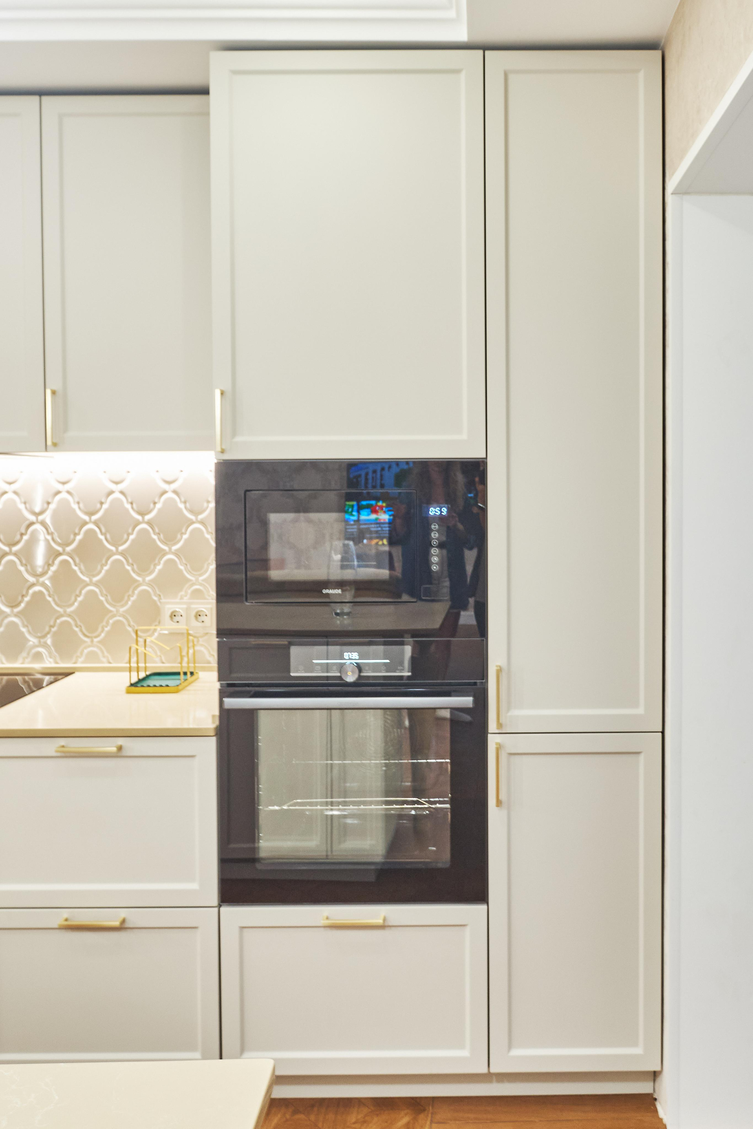 Пеналы на кухню в Томске на заказ с фрезеровкой фасады