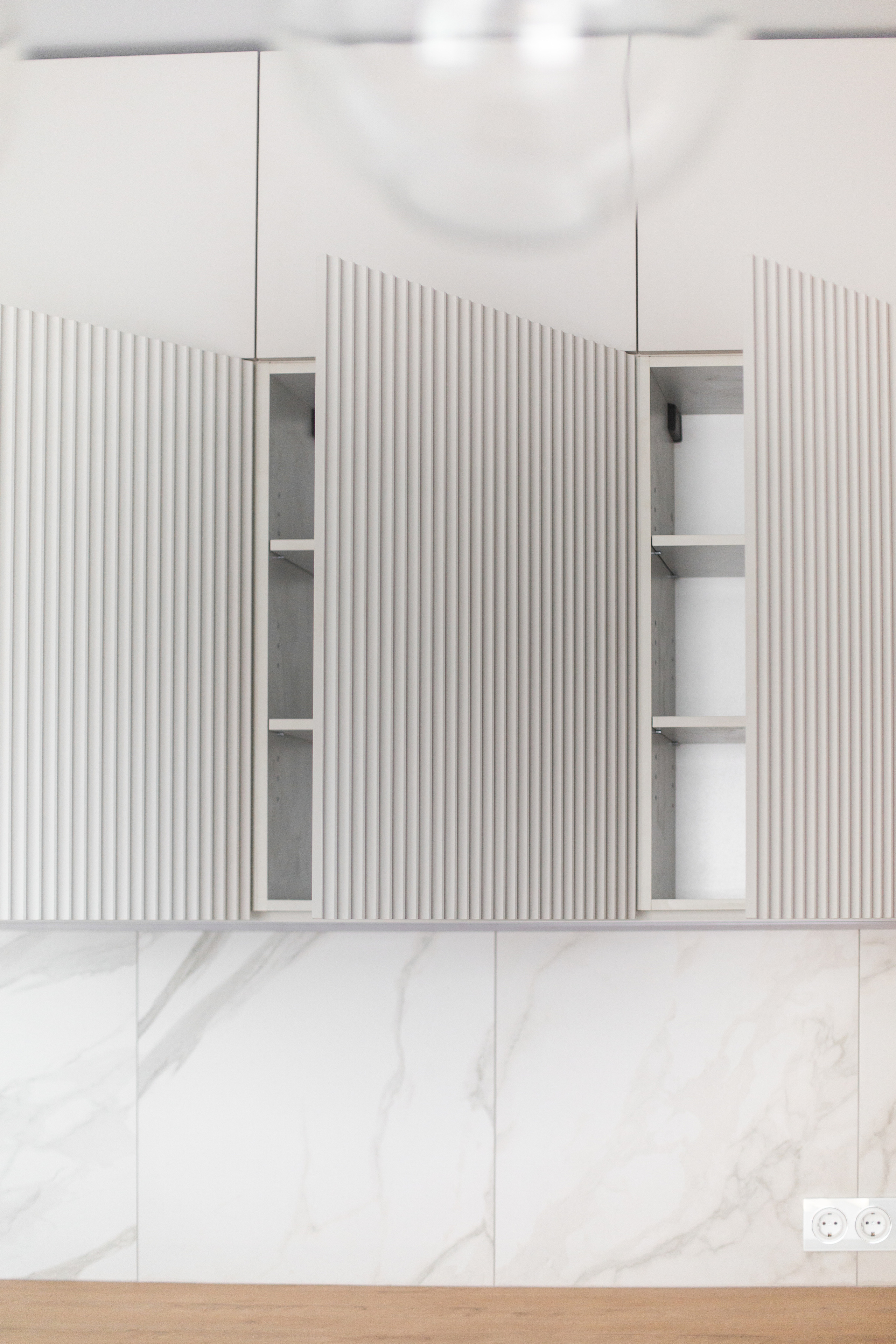 Кухня на заказ в Томске пер. Нечевский | Мебель Кухни Шкафы заказать. ГУДРУМ — Мебель на заказ в Томске | Кухни | Шкафы | Стулья и Столы