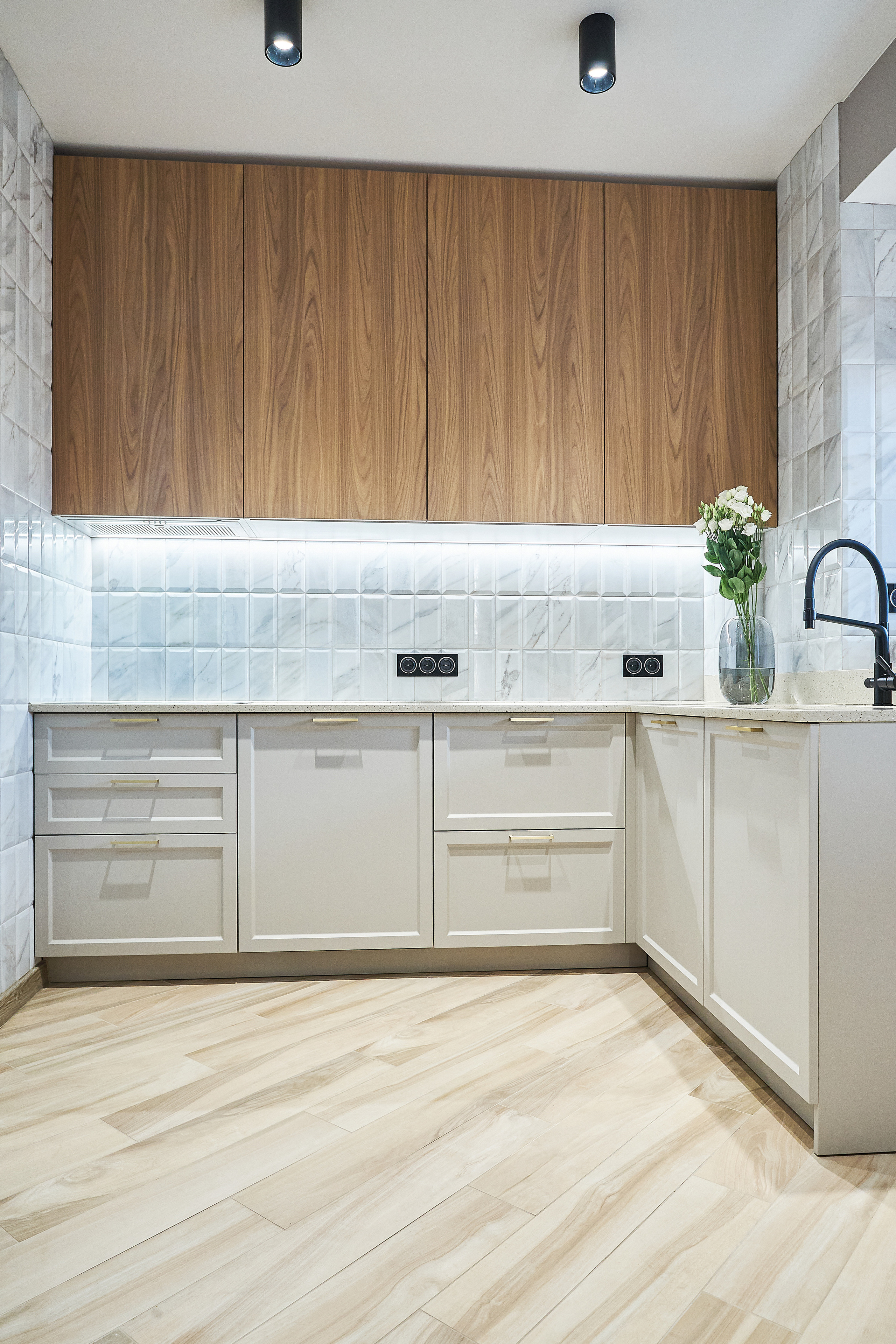 Кухня на заказ на ул.Красноармейская Томск по индивидуальному размеру. ГУДРУМ — Мебель на заказ в Томске | Кухни | Шкафы | Стулья и Столы