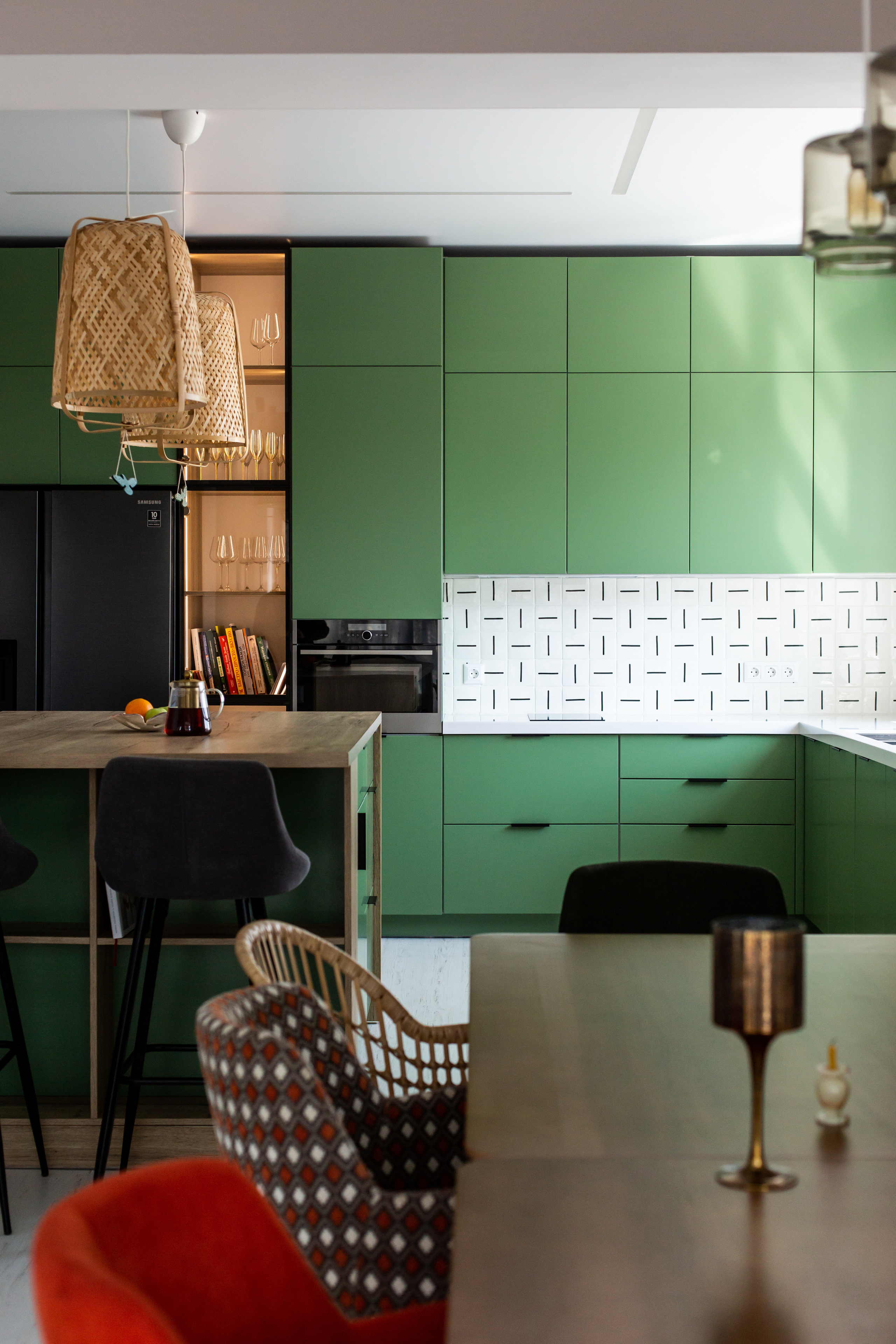 Кухня на заказ в Томске Холмы Village | Мебель Кухни Шкафы заказать. ГУДРУМ — Мебель на заказ в Томске | Кухни | Шкафы | Стулья и Столы