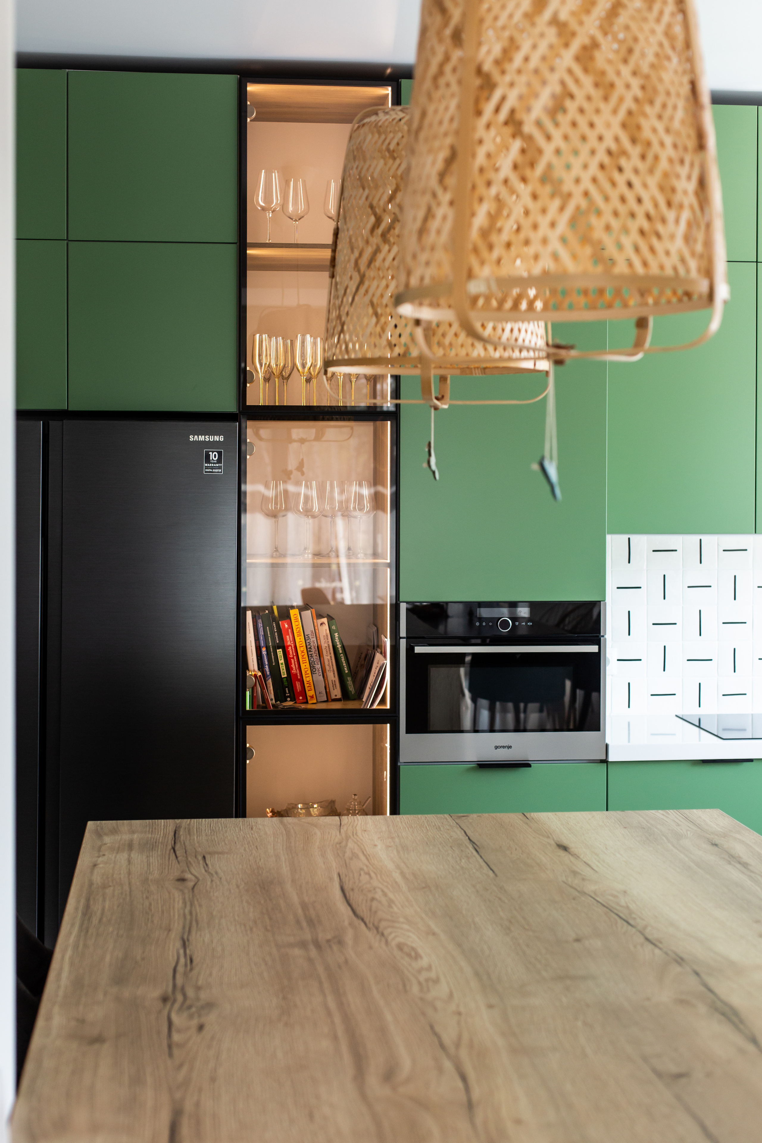 Кухня на заказ в Томске Холмы Village | Мебель Кухни Шкафы заказать. ГУДРУМ — Мебель на заказ в Томске | Кухни | Шкафы | Стулья и Столы