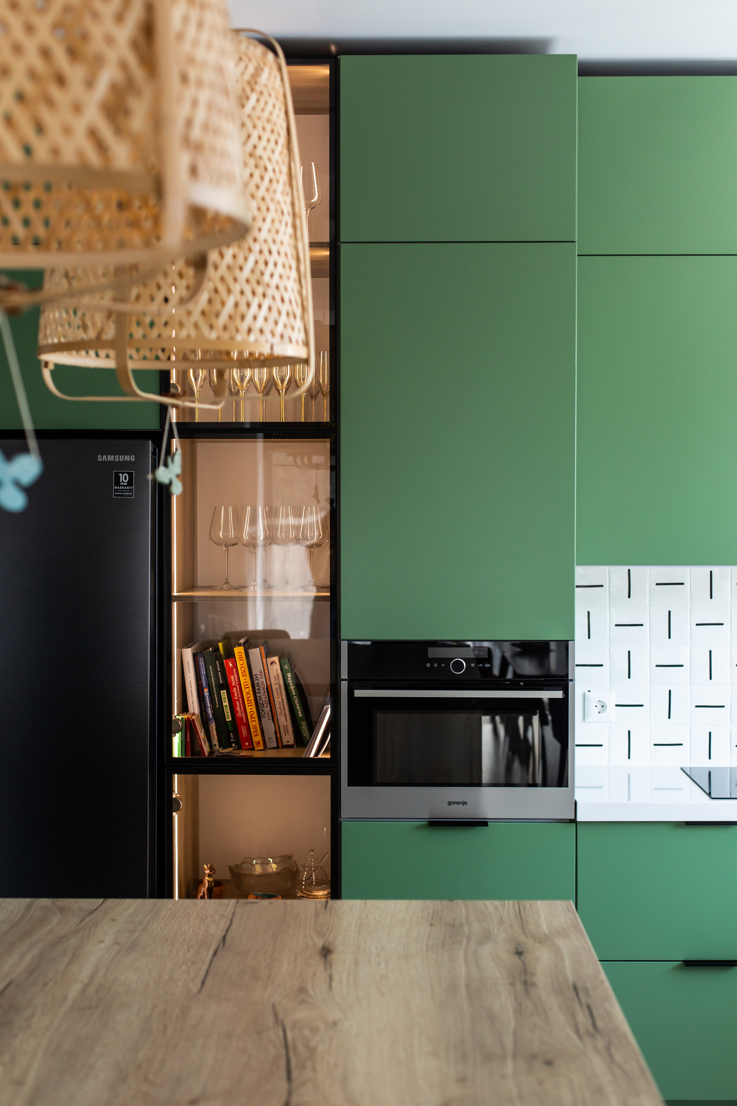 Кухня на заказ в Томске Холмы Village | Мебель Кухни Шкафы заказать. ГУДРУМ — Мебель на заказ в Томске | Кухни | Шкафы | Стулья и Столы