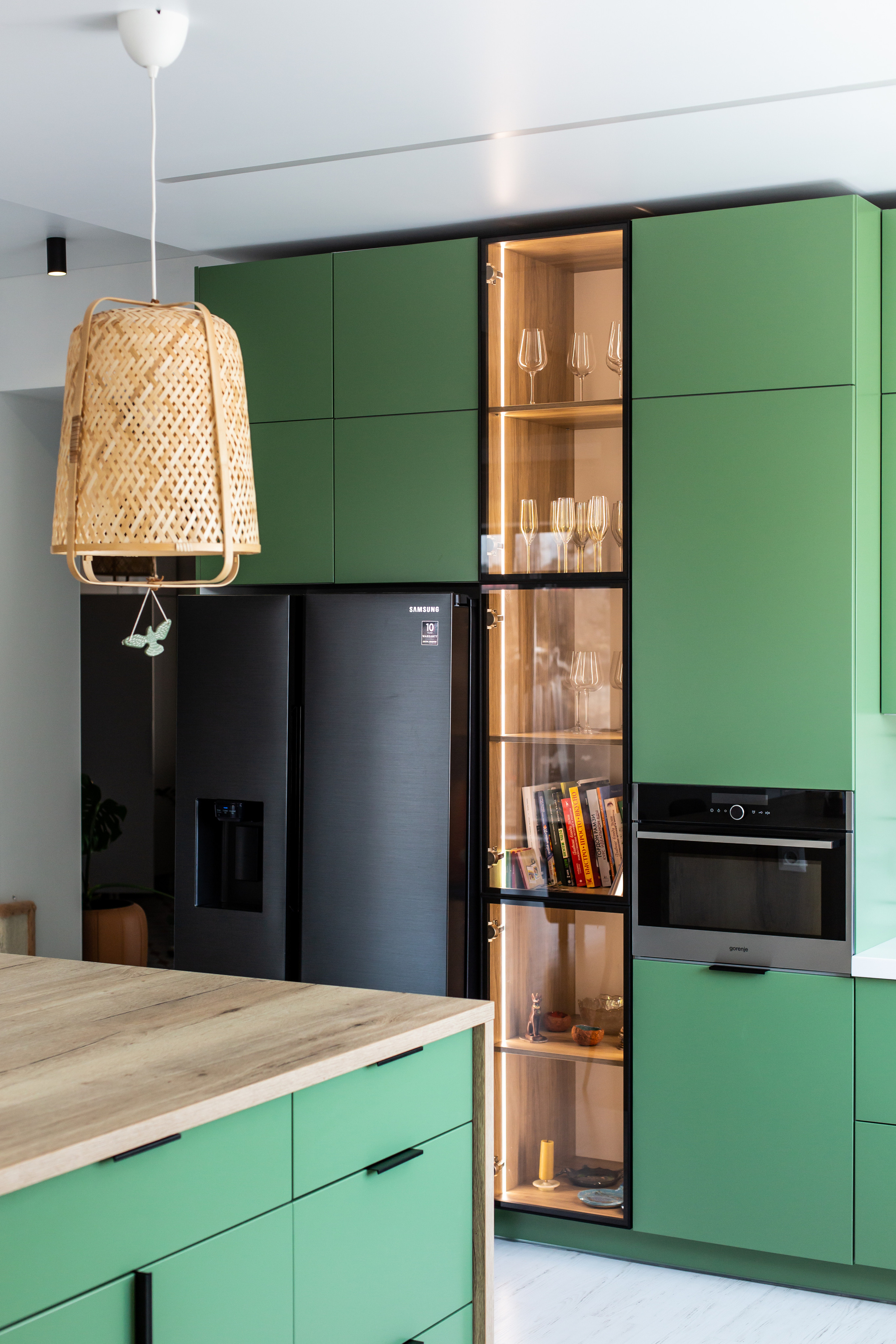 Кухня на заказ в Томске Холмы Village | Мебель Кухни Шкафы заказать. ГУДРУМ — Мебель на заказ в Томске | Кухни | Шкафы | Стулья и Столы