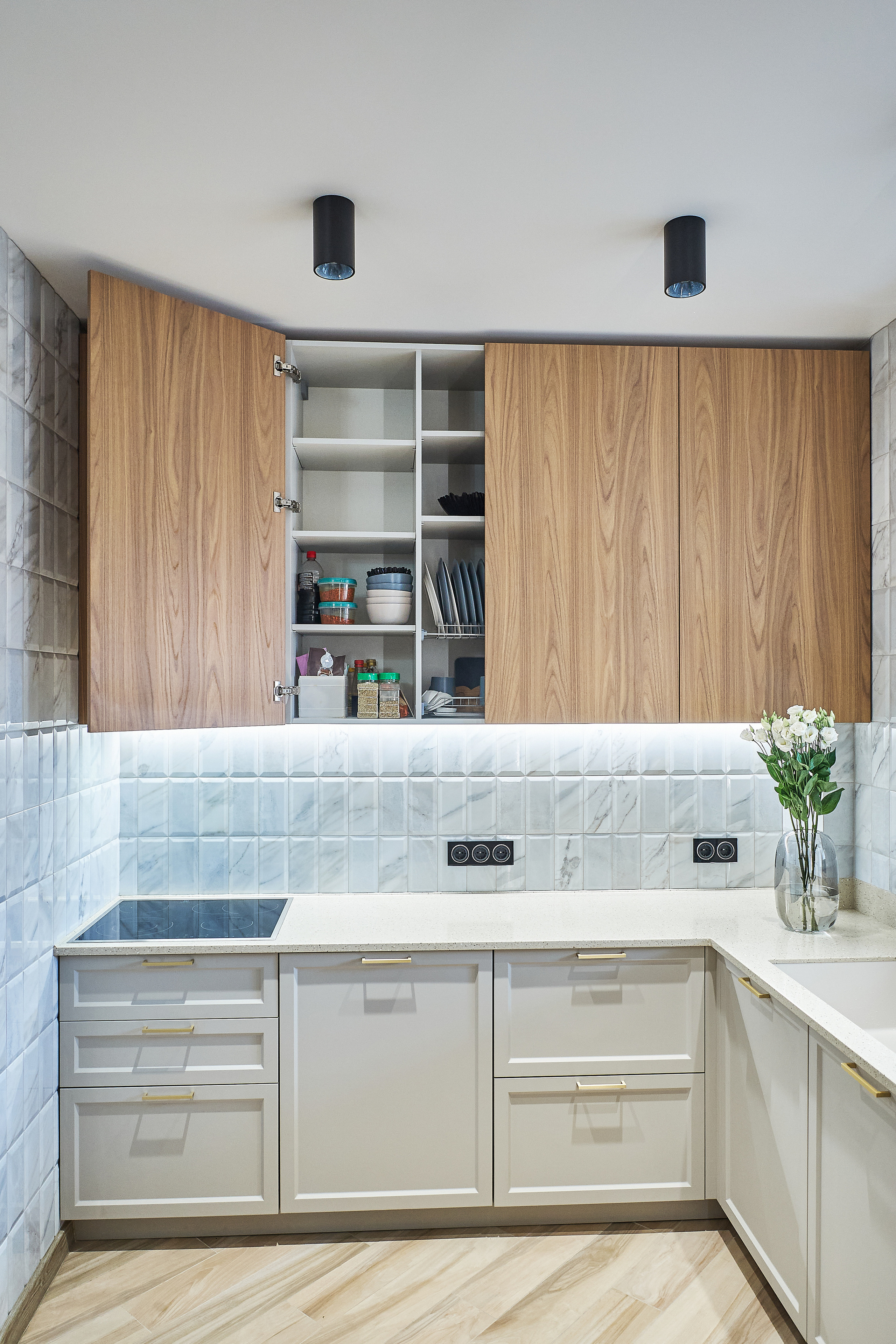 Кухня на заказ на ул.Красноармейская Томск по индивидуальному размеру. ГУДРУМ — Мебель на заказ в Томске | Кухни | Шкафы | Стулья и Столы