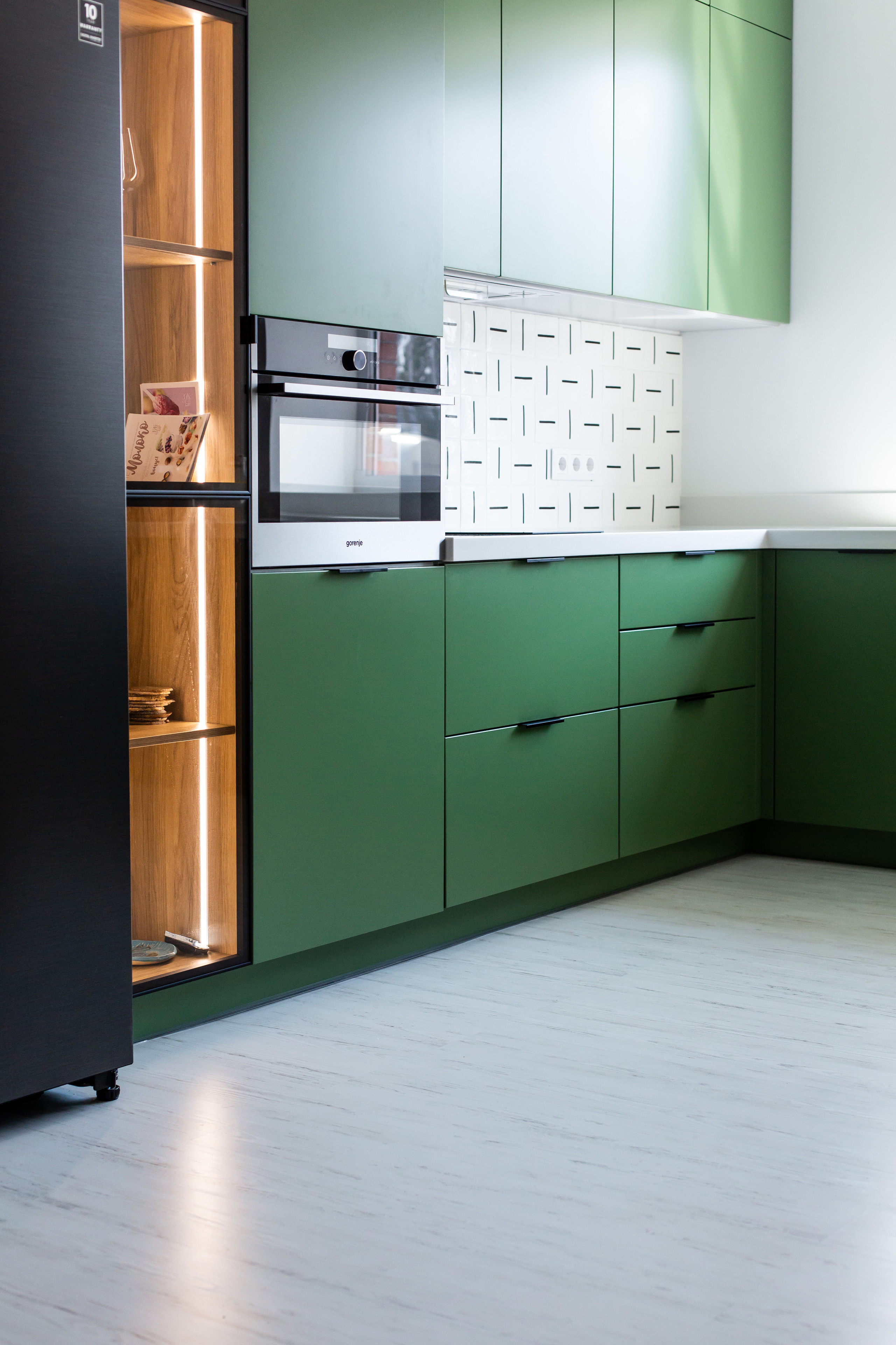 Кухня на заказ в Томске Холмы Village | Мебель Кухни Шкафы заказать. ГУДРУМ — Мебель на заказ в Томске | Кухни | Шкафы | Стулья и Столы