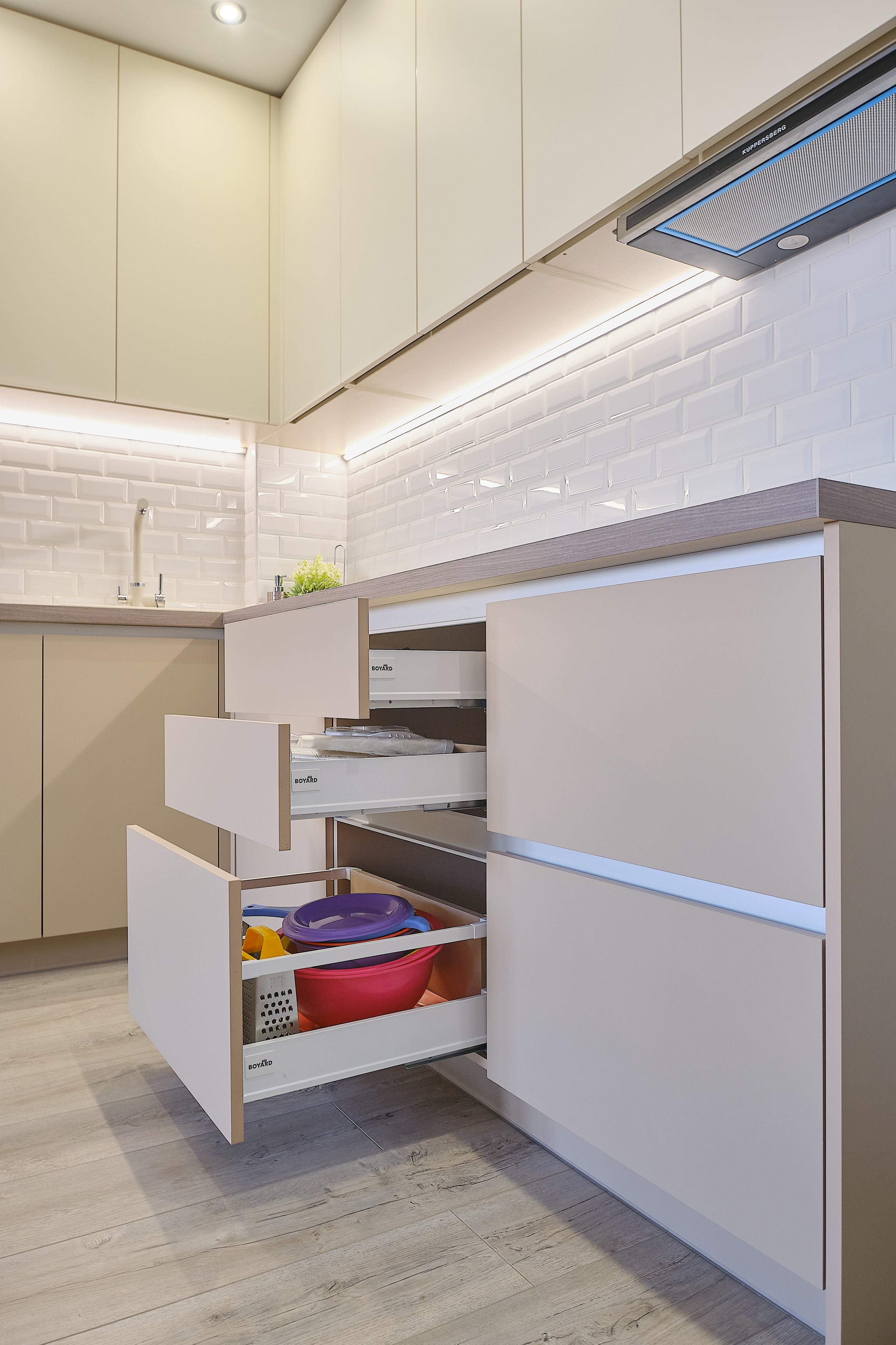 Кухня на заказ в Томске на ул.Береговая Томск| Мебель Кухни Шкафы. ГУДРУМ — Мебель на заказ в Томске | Кухни | Шкафы | Стулья и Столы