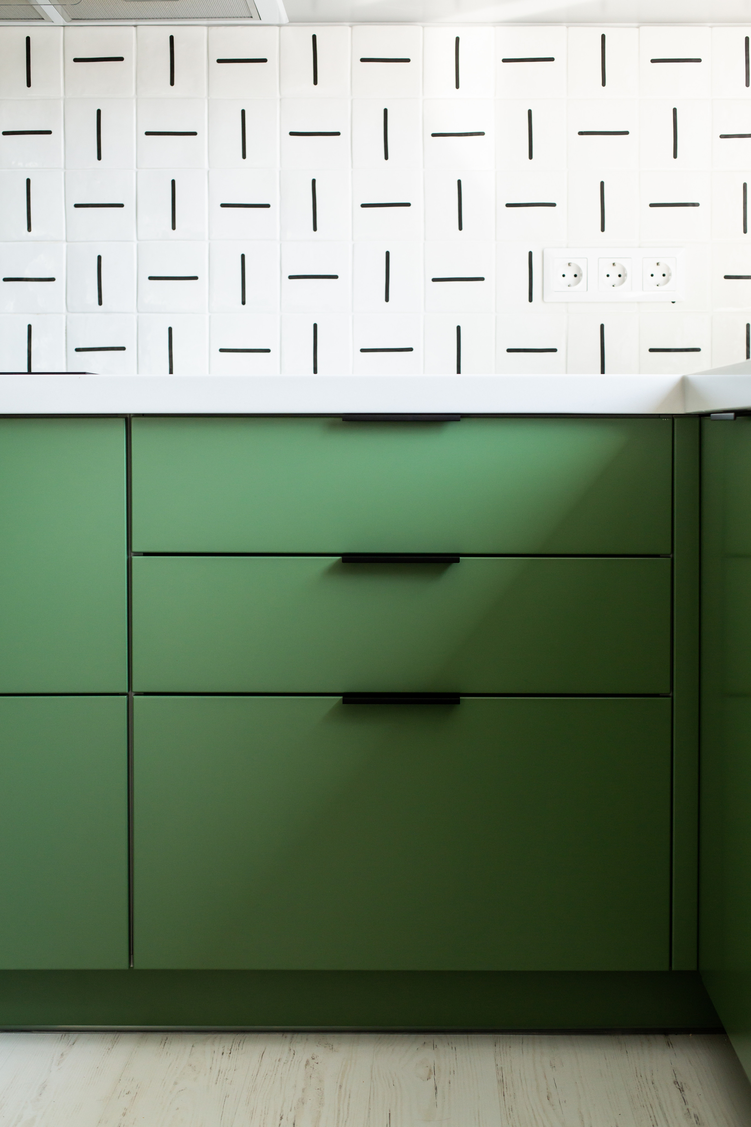 Кухня на заказ в Томске Холмы Village | Мебель Кухни Шкафы заказать. ГУДРУМ — Мебель на заказ в Томске | Кухни | Шкафы | Стулья и Столы