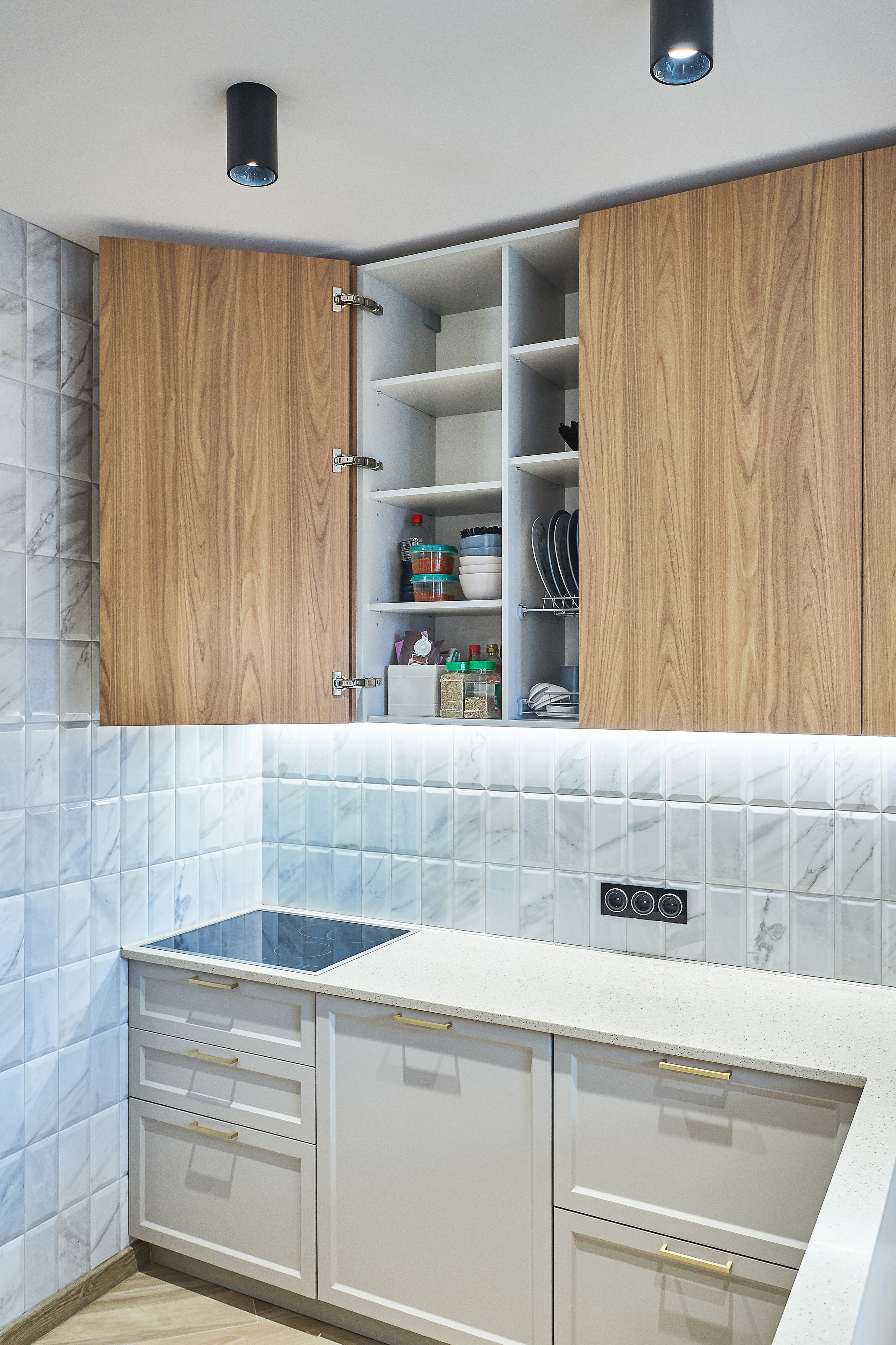 Кухня на заказ на ул.Красноармейская Томск по индивидуальному размеру. ГУДРУМ — Мебель на заказ в Томске | Кухни | Шкафы | Стулья и Столы