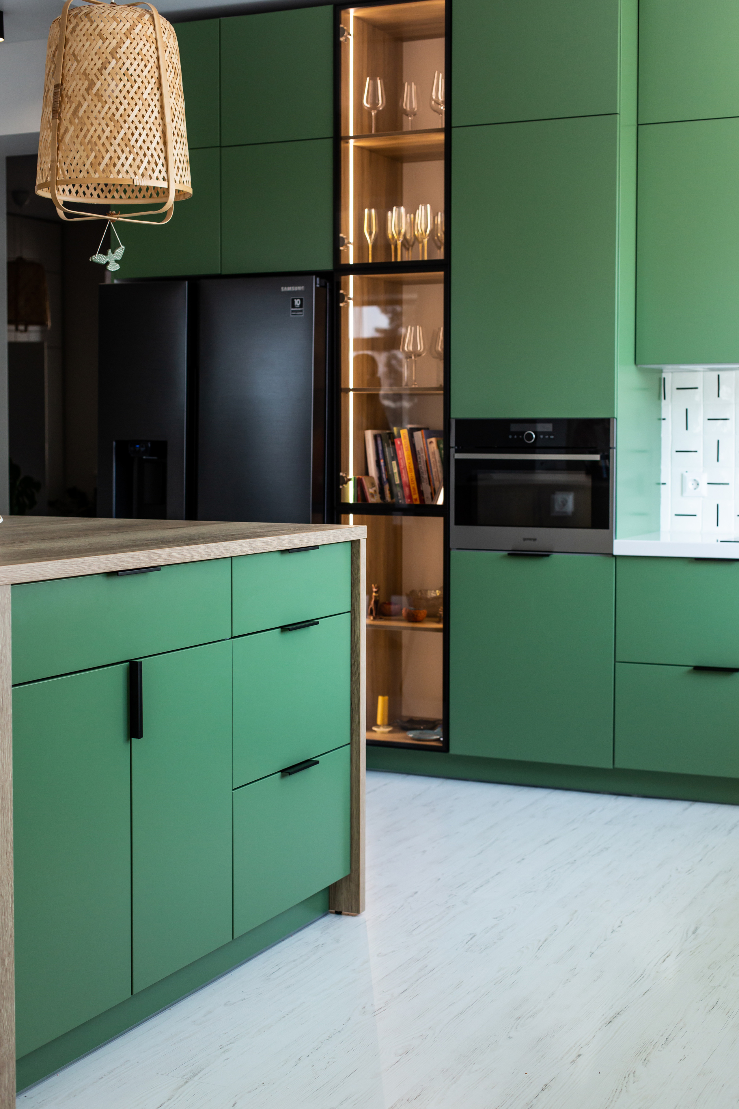 Кухня на заказ в Томске Холмы Village | Мебель Кухни Шкафы заказать. ГУДРУМ — Мебель на заказ в Томске | Кухни | Шкафы | Стулья и Столы