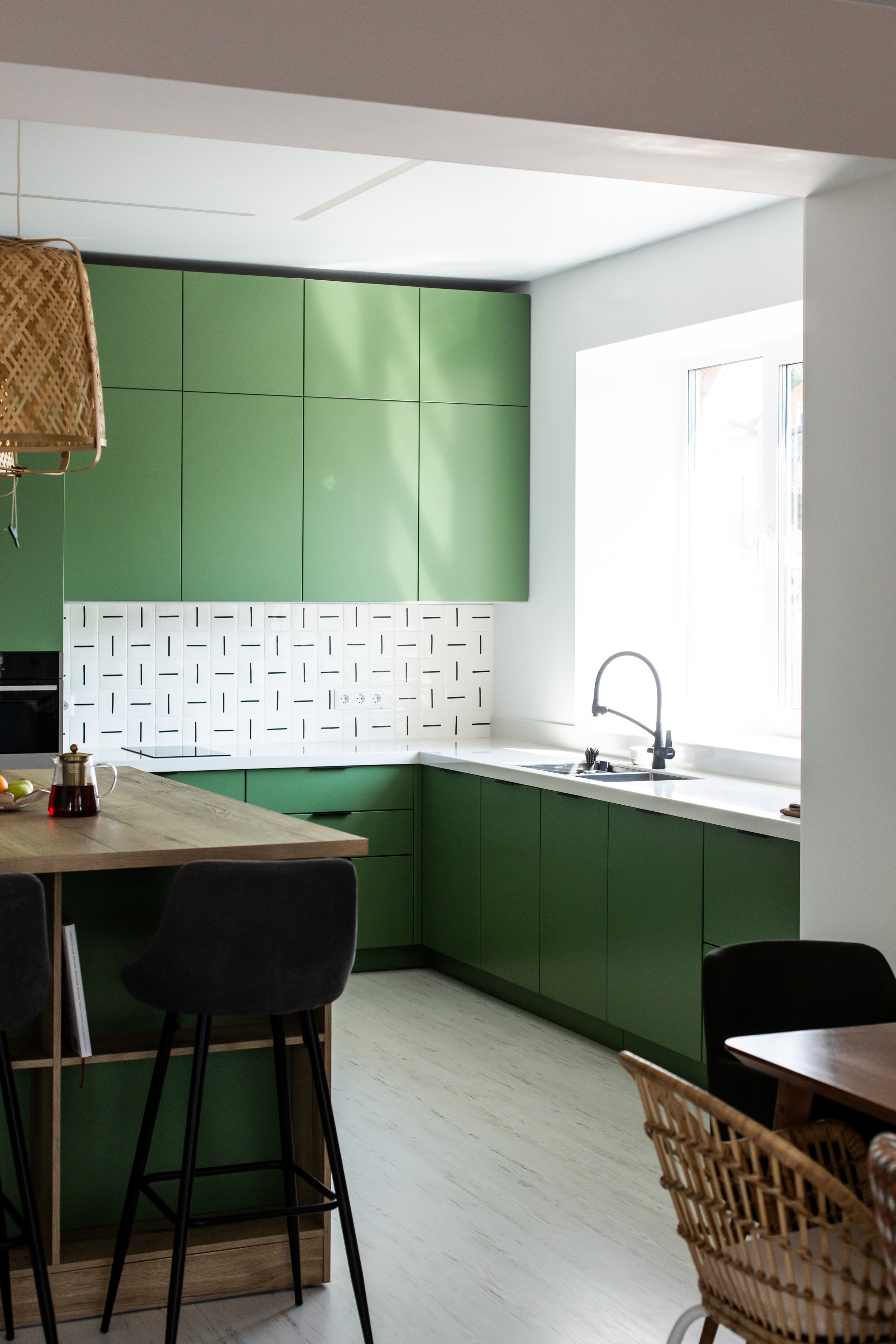 Кухня на заказ в Томске Холмы Village | Мебель Кухни Шкафы заказать. ГУДРУМ — Мебель на заказ в Томске | Кухни | Шкафы | Стулья и Столы