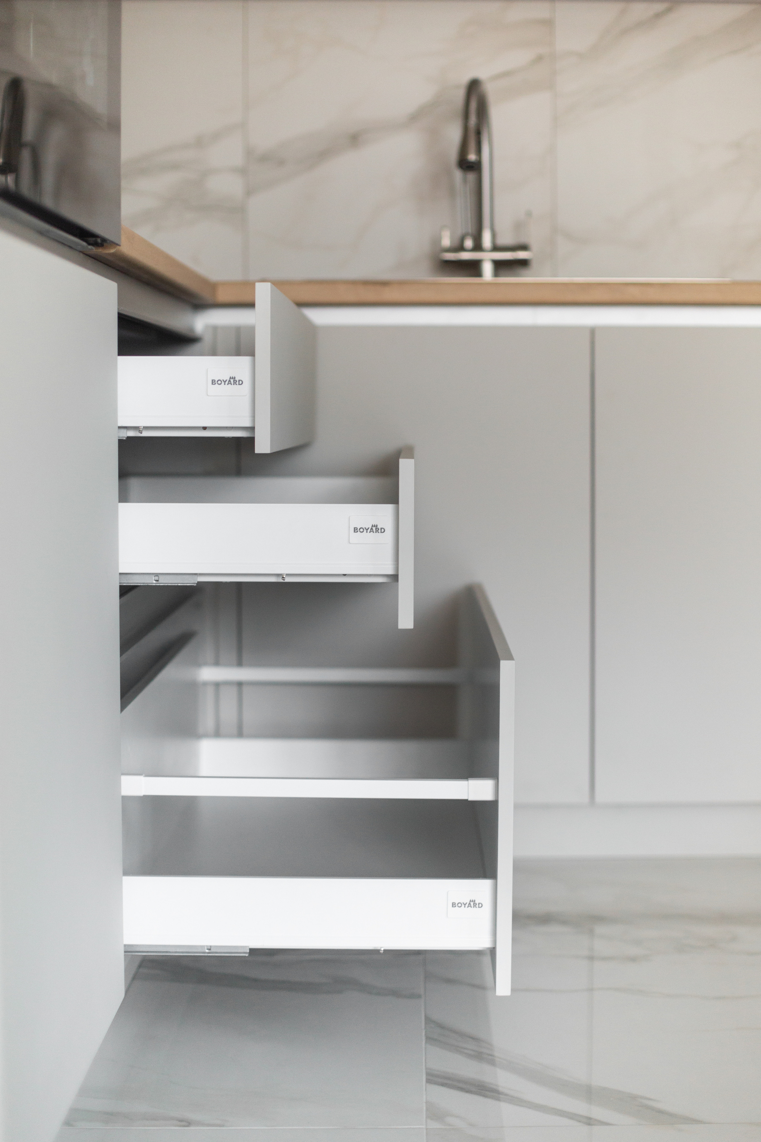 Кухня на заказ в Томске пер. Нечевский | Мебель Кухни Шкафы заказать. ГУДРУМ — Мебель на заказ в Томске | Кухни | Шкафы | Стулья и Столы