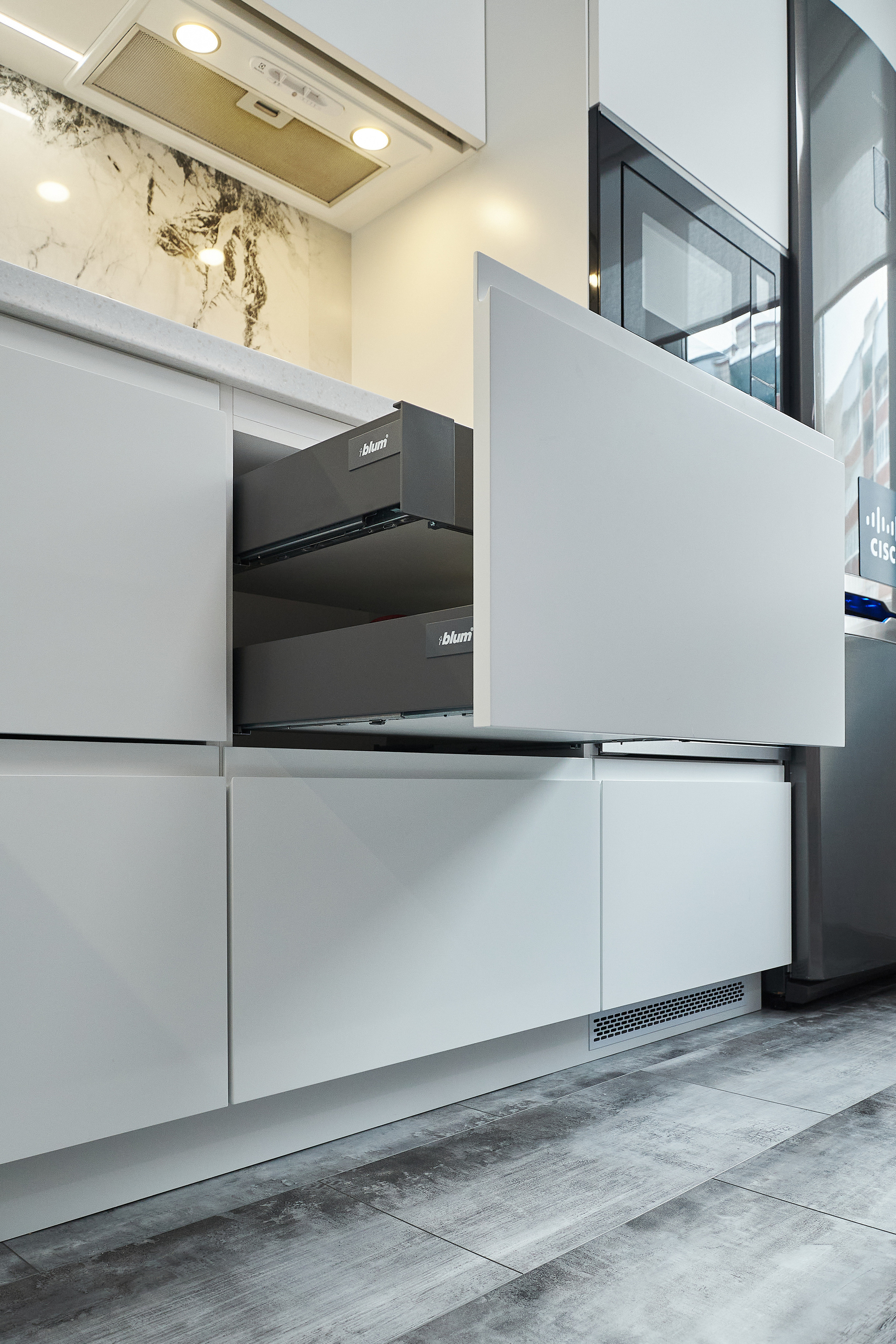 Кухня на заказ в Томске на ул.Лебедева Томск| Мебель Кухни Шкафы. ГУДРУМ — Мебель на заказ в Томске | Кухни | Шкафы | Стулья и Столы