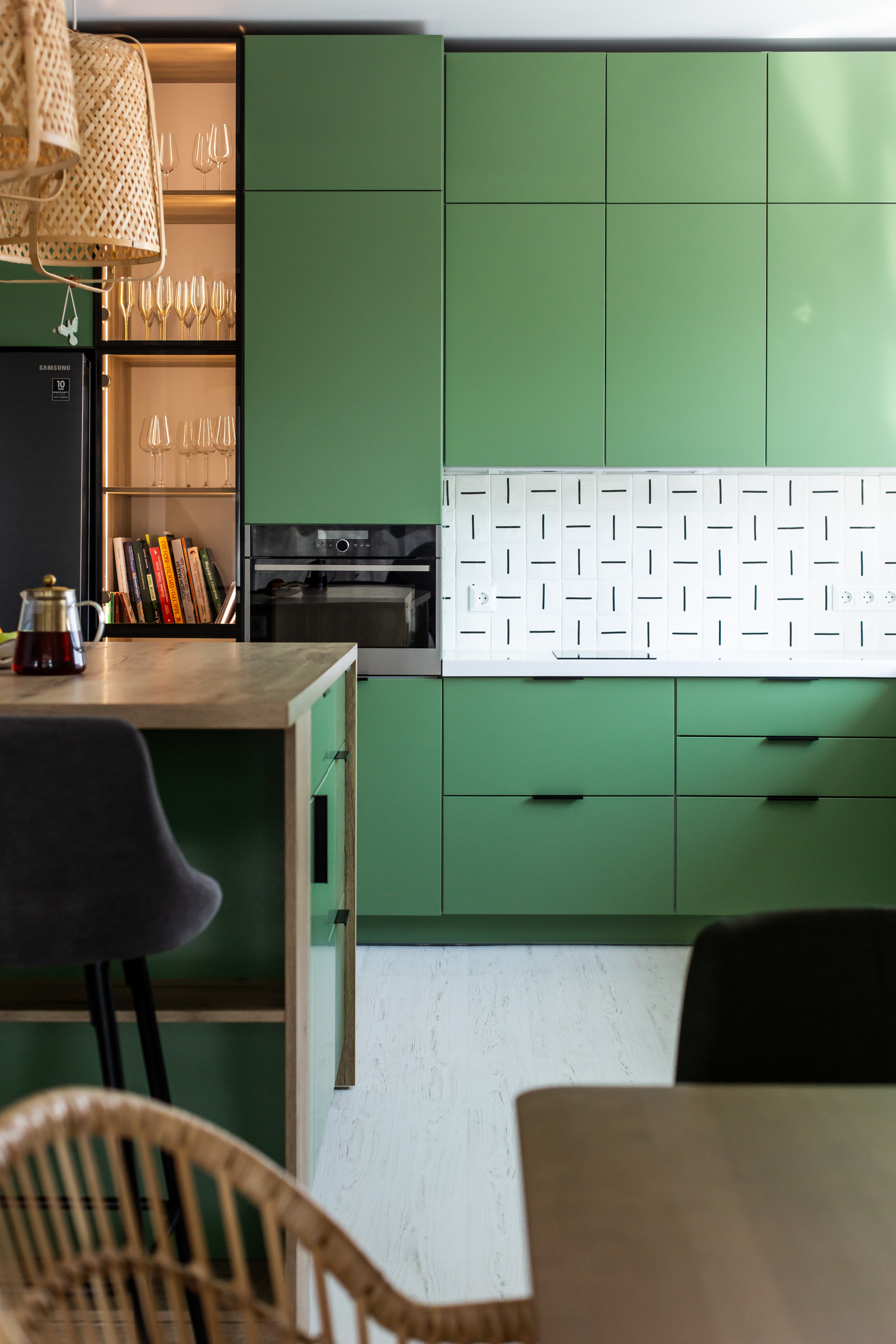 Кухня на заказ в Томске Холмы Village | Мебель Кухни Шкафы заказать. ГУДРУМ — Мебель на заказ в Томске | Кухни | Шкафы | Стулья и Столы