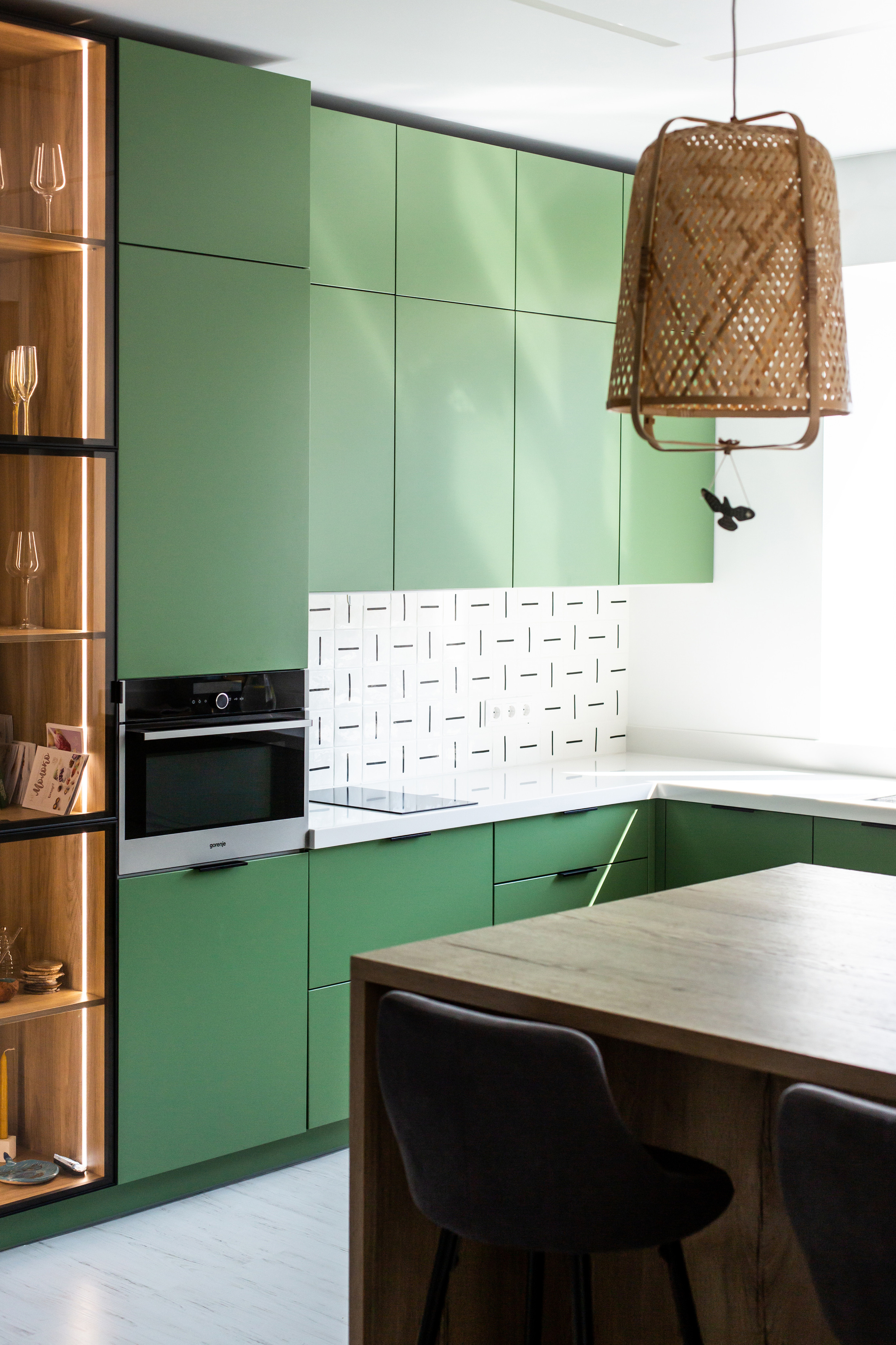 Кухня на заказ в Томске Холмы Village | Мебель Кухни Шкафы заказать. ГУДРУМ — Мебель на заказ в Томске | Кухни | Шкафы | Стулья и Столы