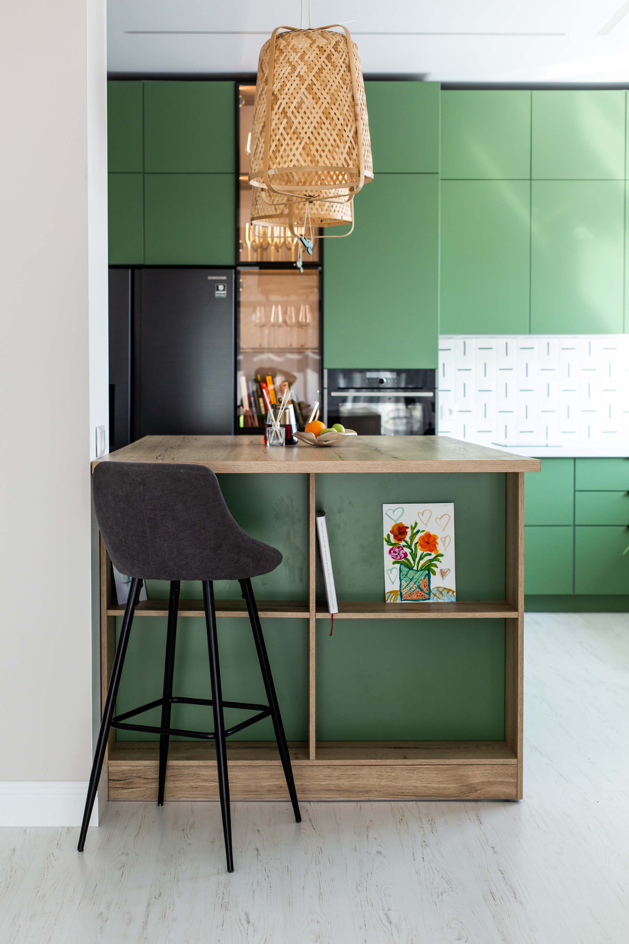 Кухня на заказ в Томске Холмы Village | Мебель Кухни Шкафы заказать. ГУДРУМ — Мебель на заказ в Томске | Кухни | Шкафы | Стулья и Столы