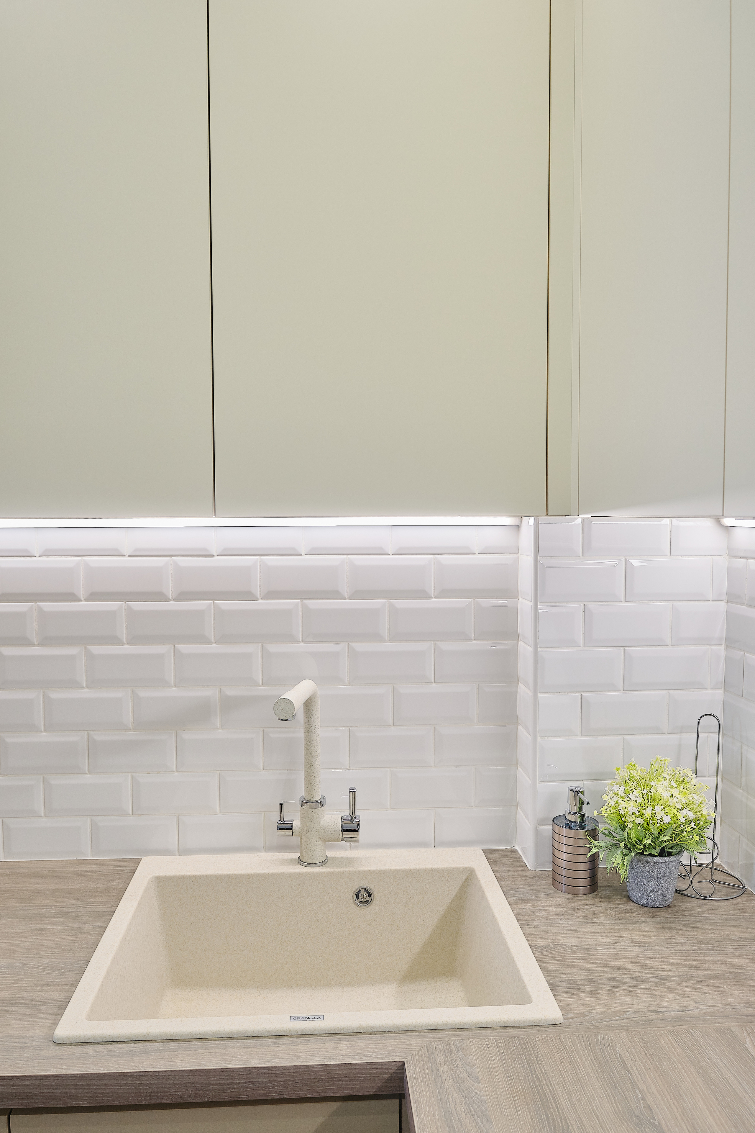 Кухня на заказ в Томске на ул.Береговая Томск| Мебель Кухни Шкафы. ГУДРУМ — Мебель на заказ в Томске | Кухни | Шкафы | Стулья и Столы