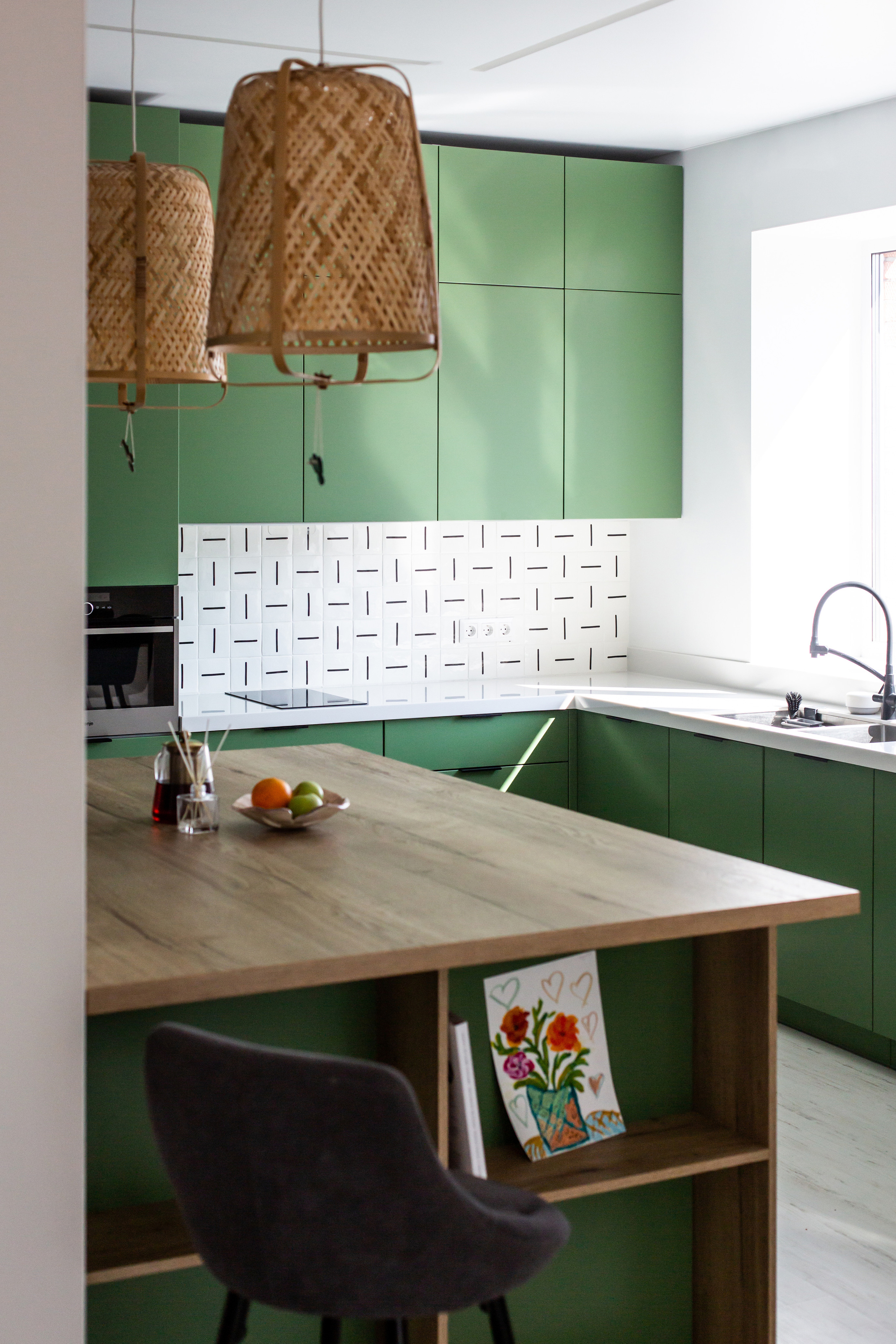 Кухня на заказ в Томске Холмы Village | Мебель Кухни Шкафы заказать. ГУДРУМ — Мебель на заказ в Томске | Кухни | Шкафы | Стулья и Столы