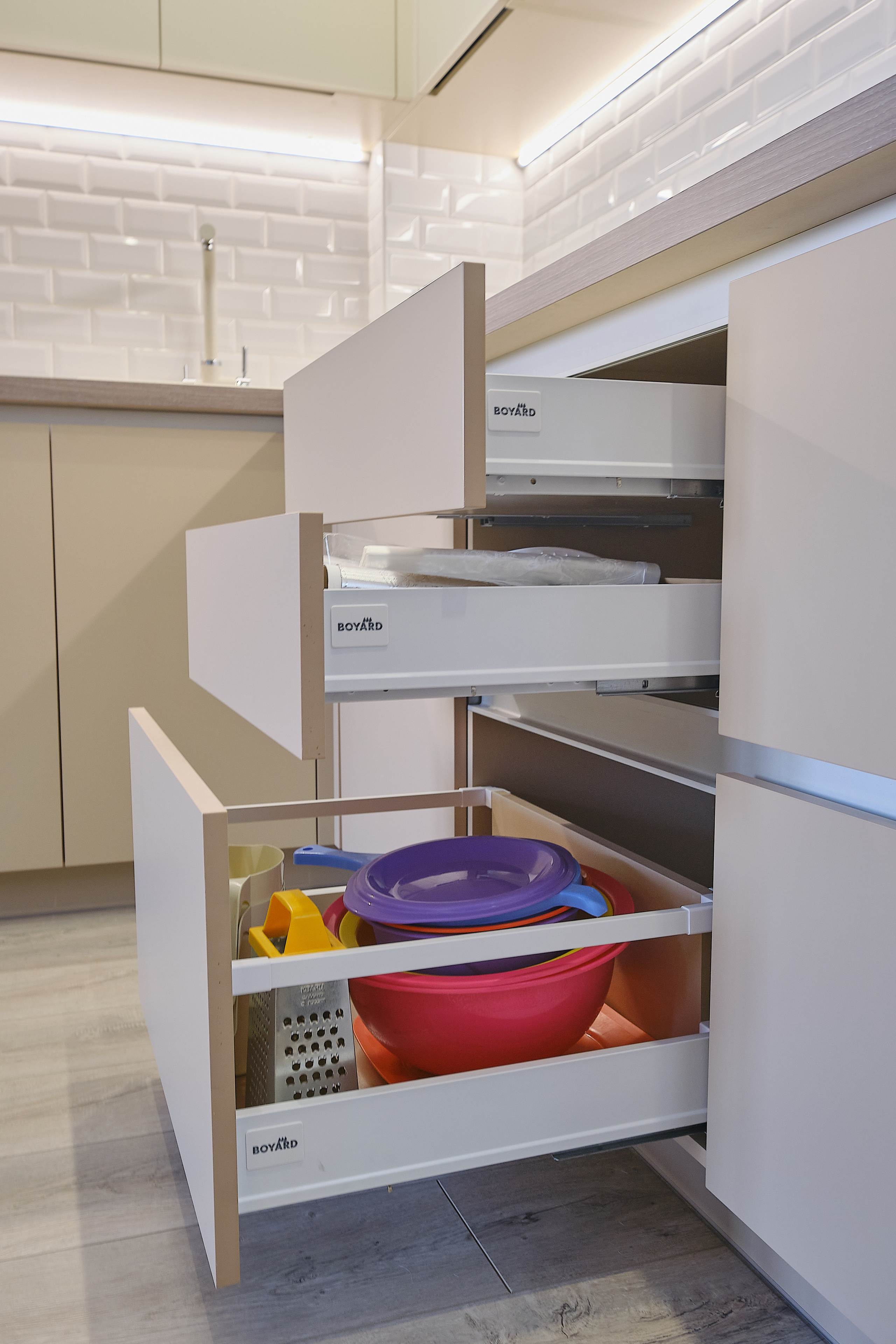 Кухня на заказ в Томске на ул.Береговая Томск| Мебель Кухни Шкафы. ГУДРУМ — Мебель на заказ в Томске | Кухни | Шкафы | Стулья и Столы