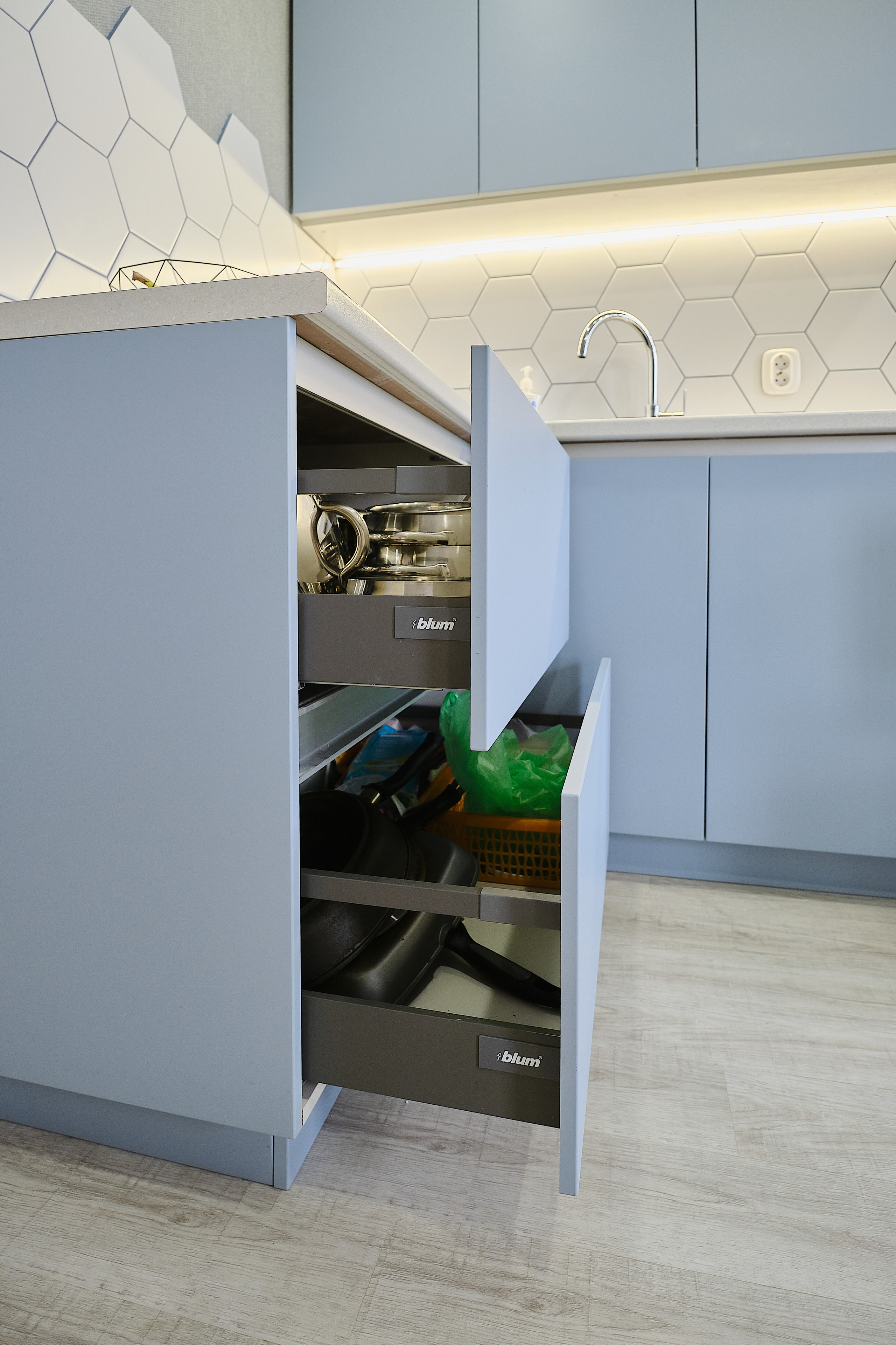 Кухня на заказ в Томске Овражный | Мебель Кухни Шкафы заказать. ГУДРУМ — Мебель на заказ в Томске | Кухни | Шкафы | Стулья и Столы