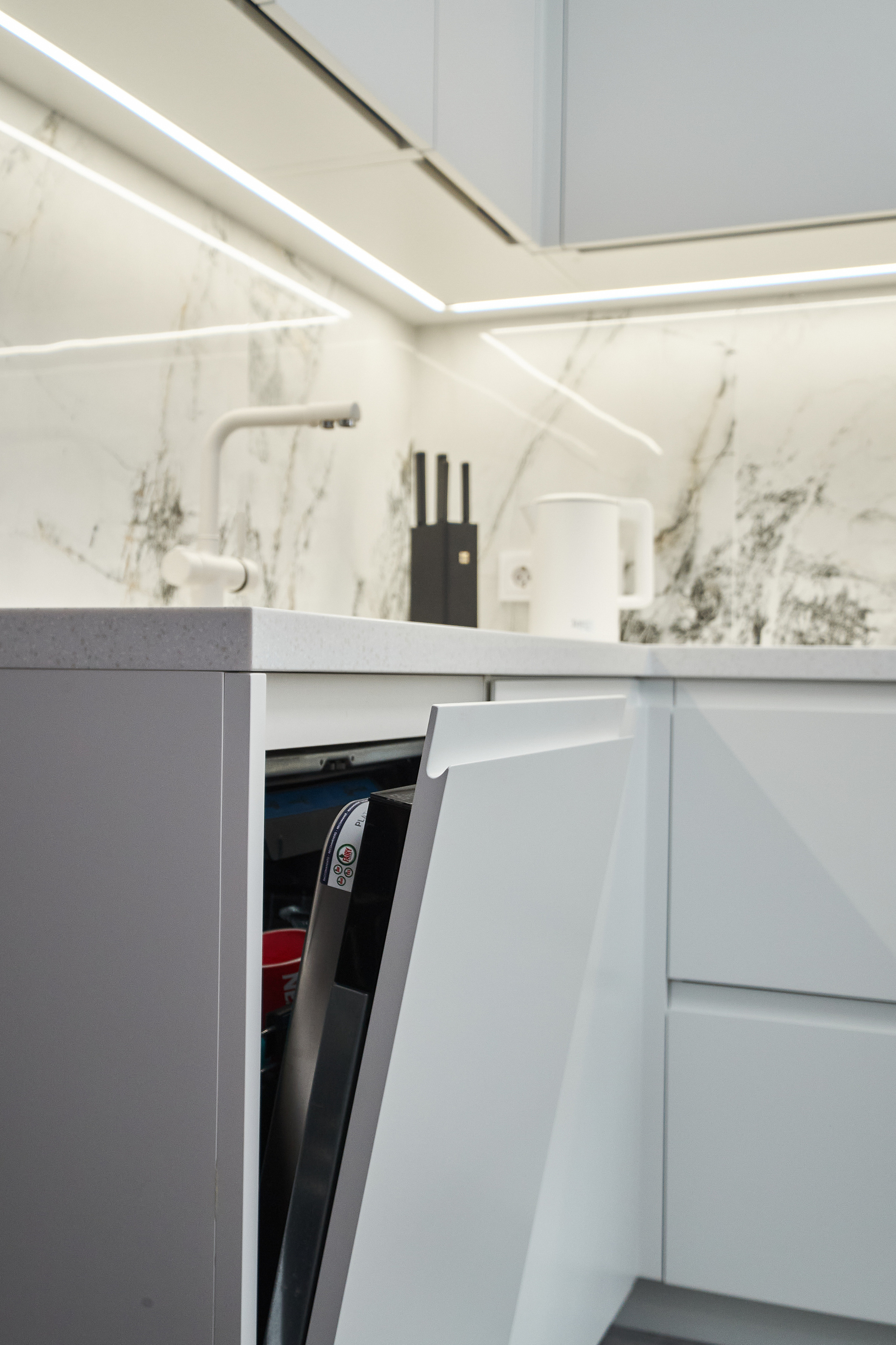 Кухня на заказ в Томске на ул.Лебедева Томск| Мебель Кухни Шкафы. ГУДРУМ — Мебель на заказ в Томске | Кухни | Шкафы | Стулья и Столы