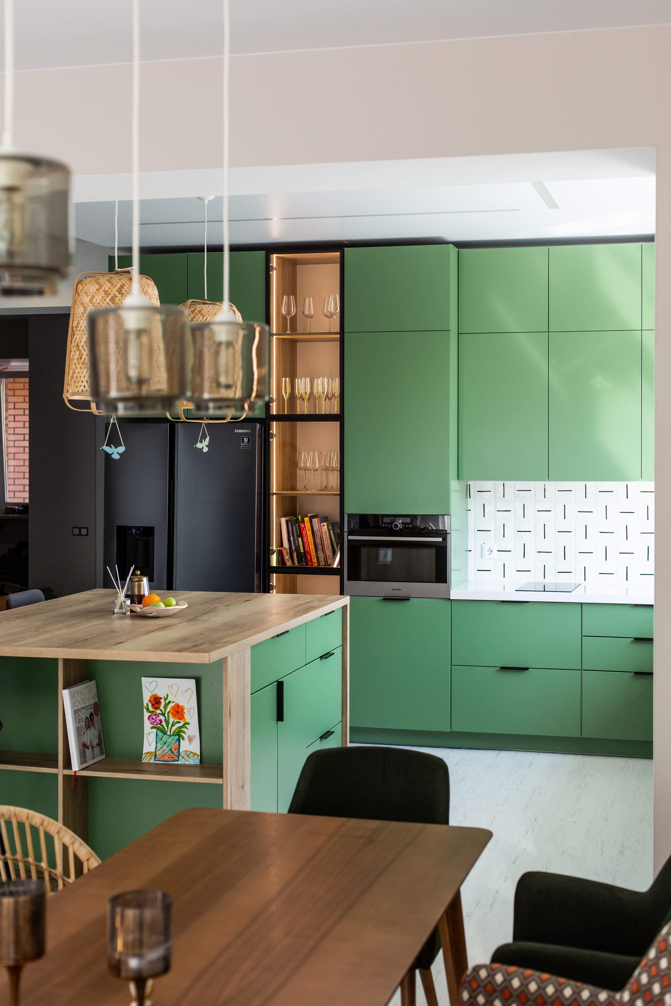 Кухня на заказ в Томске Холмы Village | Мебель Кухни Шкафы заказать. ГУДРУМ — Мебель на заказ в Томске | Кухни | Шкафы | Стулья и Столы