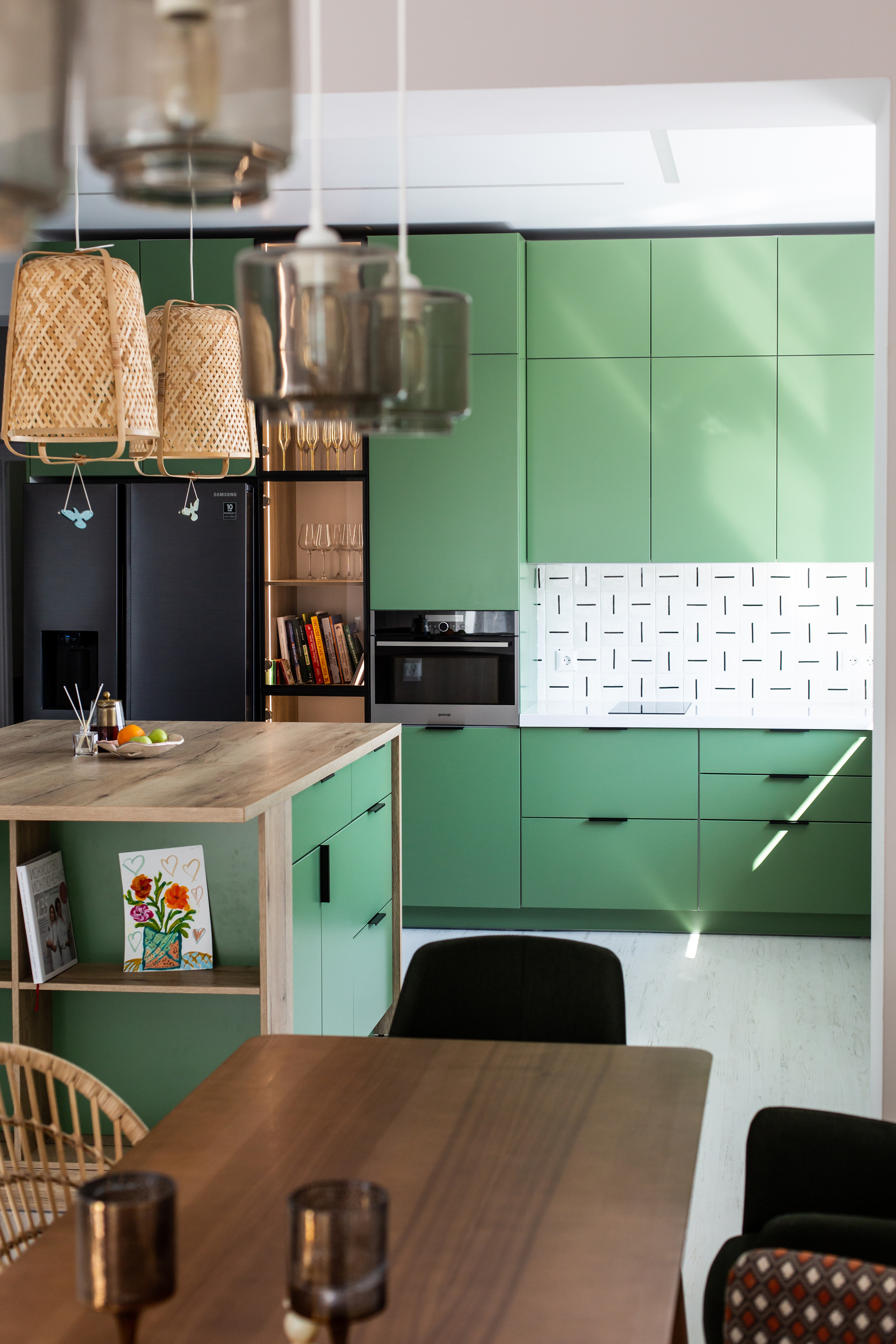 Кухня на заказ в Томске Холмы Village | Мебель Кухни Шкафы заказать. ГУДРУМ — Мебель на заказ в Томске | Кухни | Шкафы | Стулья и Столы