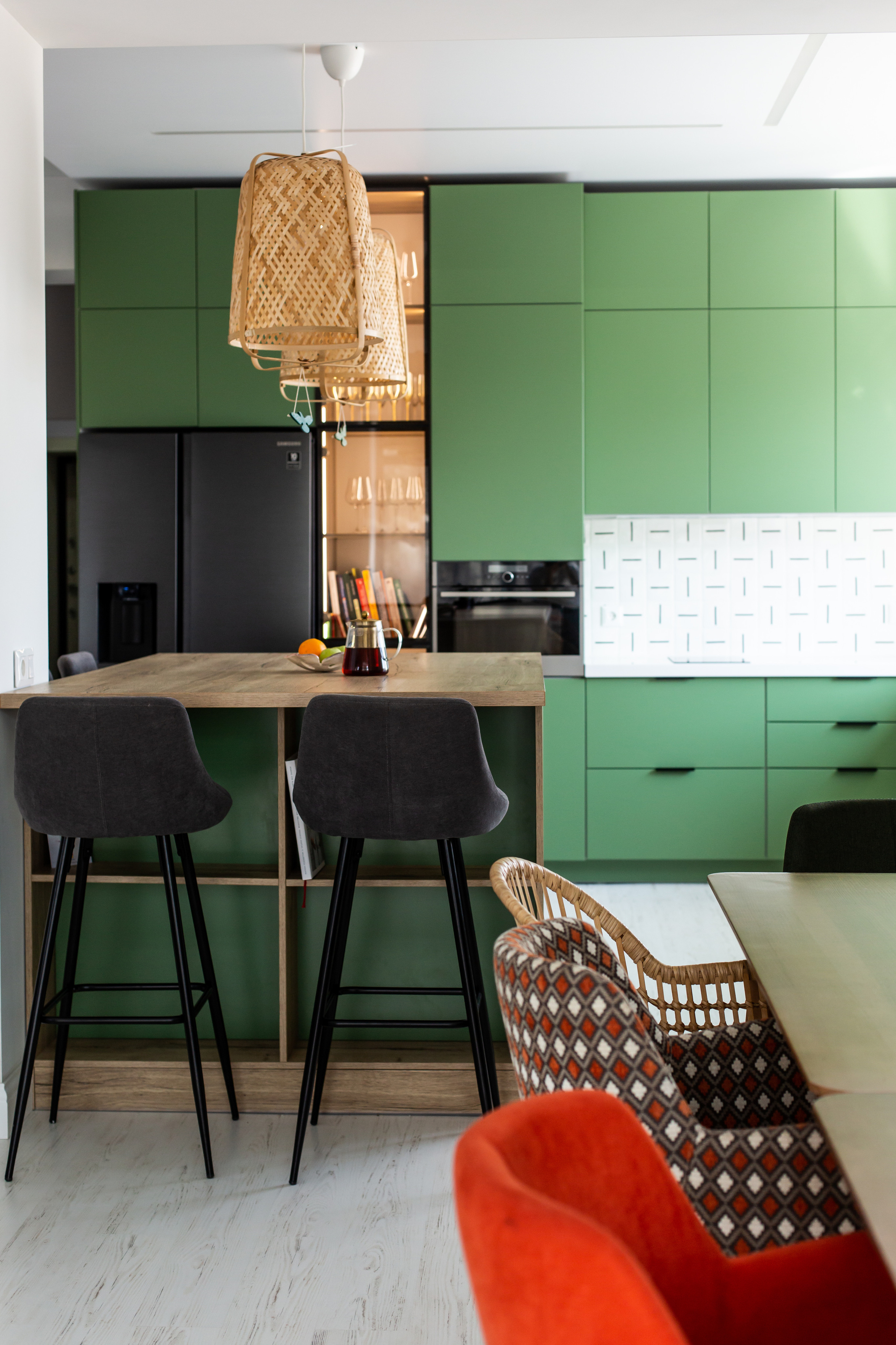 Кухня на заказ в Томске Холмы Village | Мебель Кухни Шкафы заказать. ГУДРУМ — Мебель на заказ в Томске | Кухни | Шкафы | Стулья и Столы