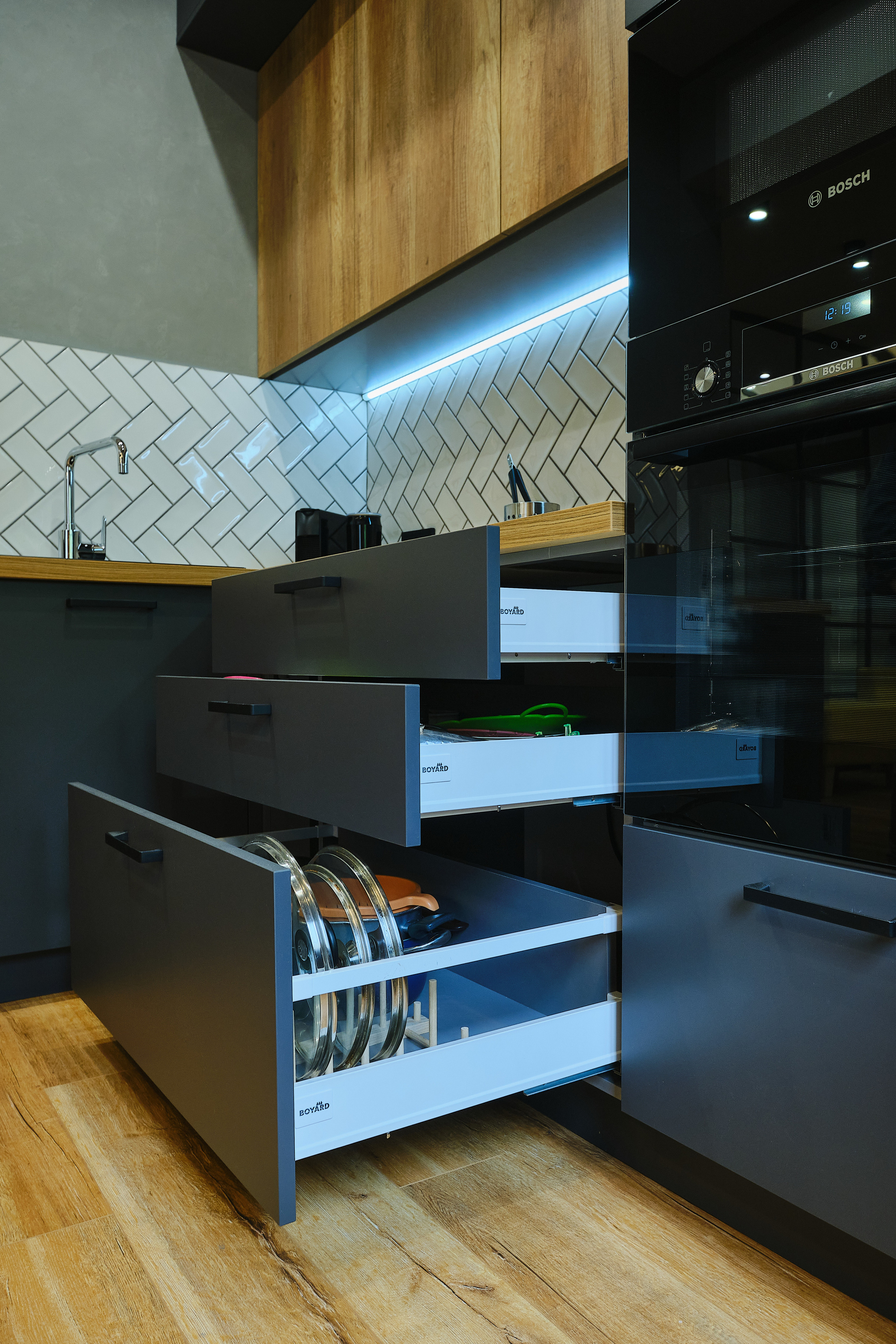 Кухня на заказ в Томске на ул.Карташова Томск| Мебель Кухни Шкафы. ГУДРУМ — Мебель на заказ в Томске | Кухни | Шкафы | Стулья и Столы