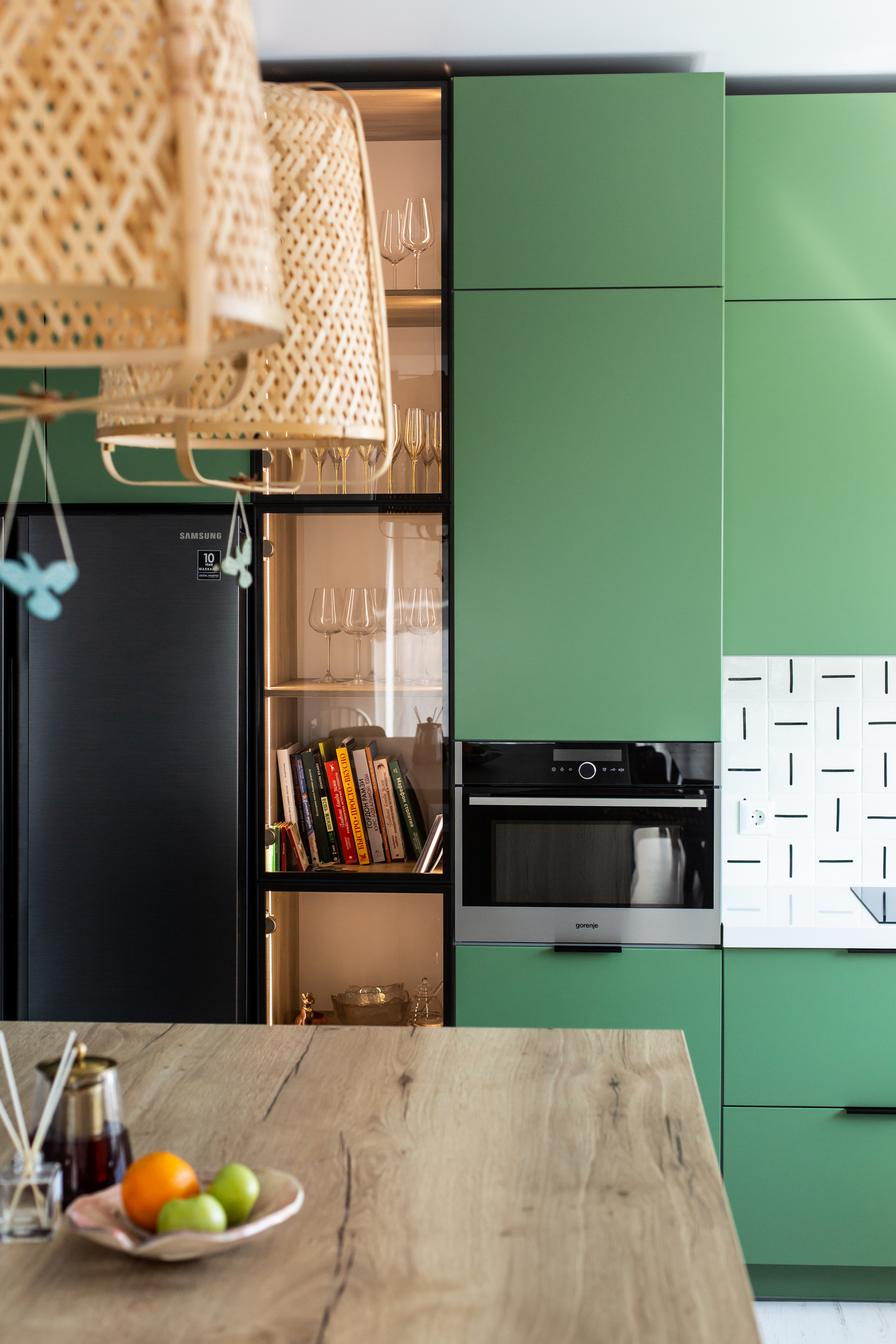 Кухня на заказ в Томске Холмы Village | Мебель Кухни Шкафы заказать. ГУДРУМ — Мебель на заказ в Томске | Кухни | Шкафы | Стулья и Столы