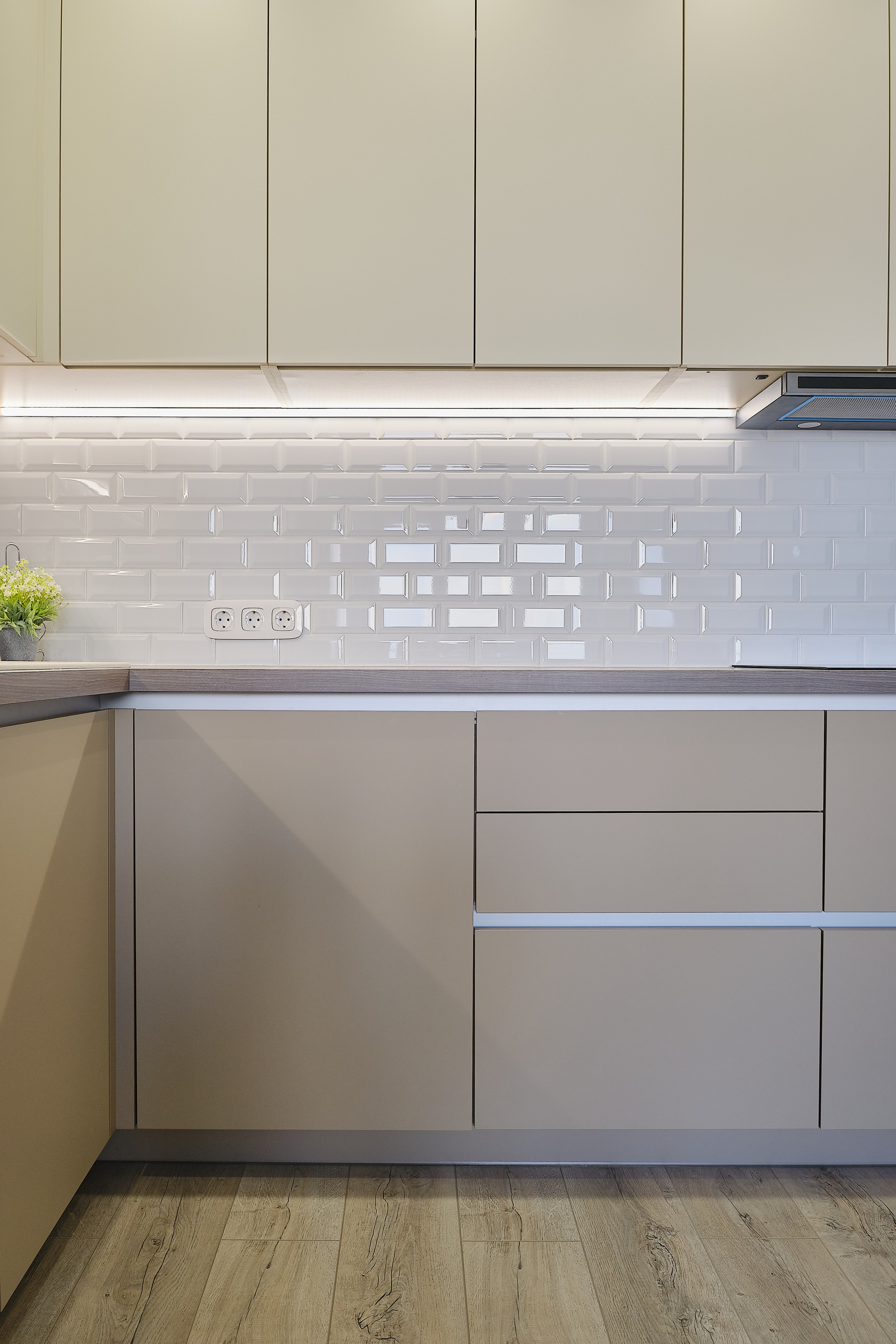 Кухня на заказ в Томске на ул.Береговая Томск| Мебель Кухни Шкафы. ГУДРУМ — Мебель на заказ в Томске | Кухни | Шкафы | Стулья и Столы