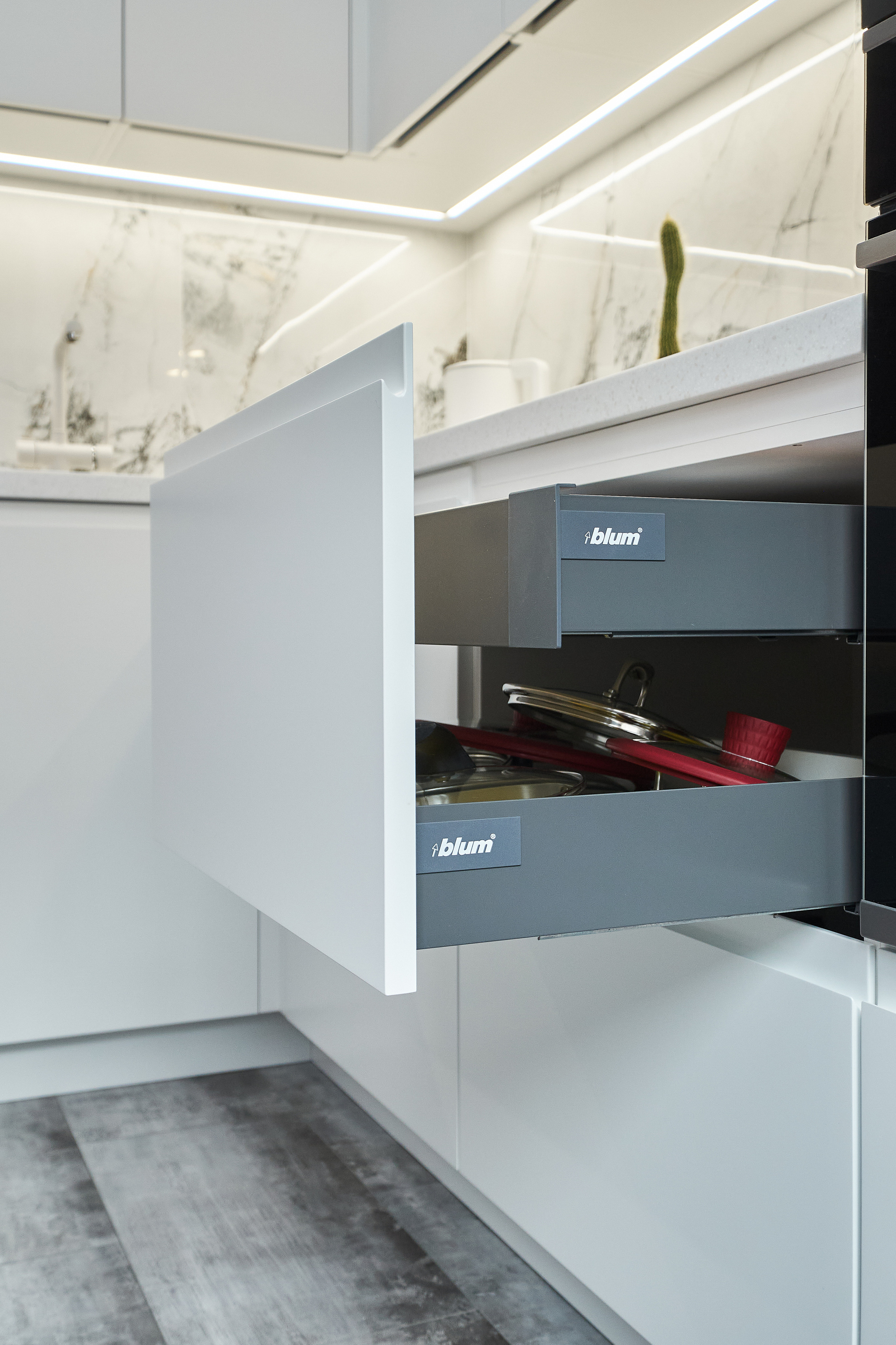 Кухня на заказ в Томске на ул.Лебедева Томск| Мебель Кухни Шкафы. ГУДРУМ — Мебель на заказ в Томске | Кухни | Шкафы | Стулья и Столы