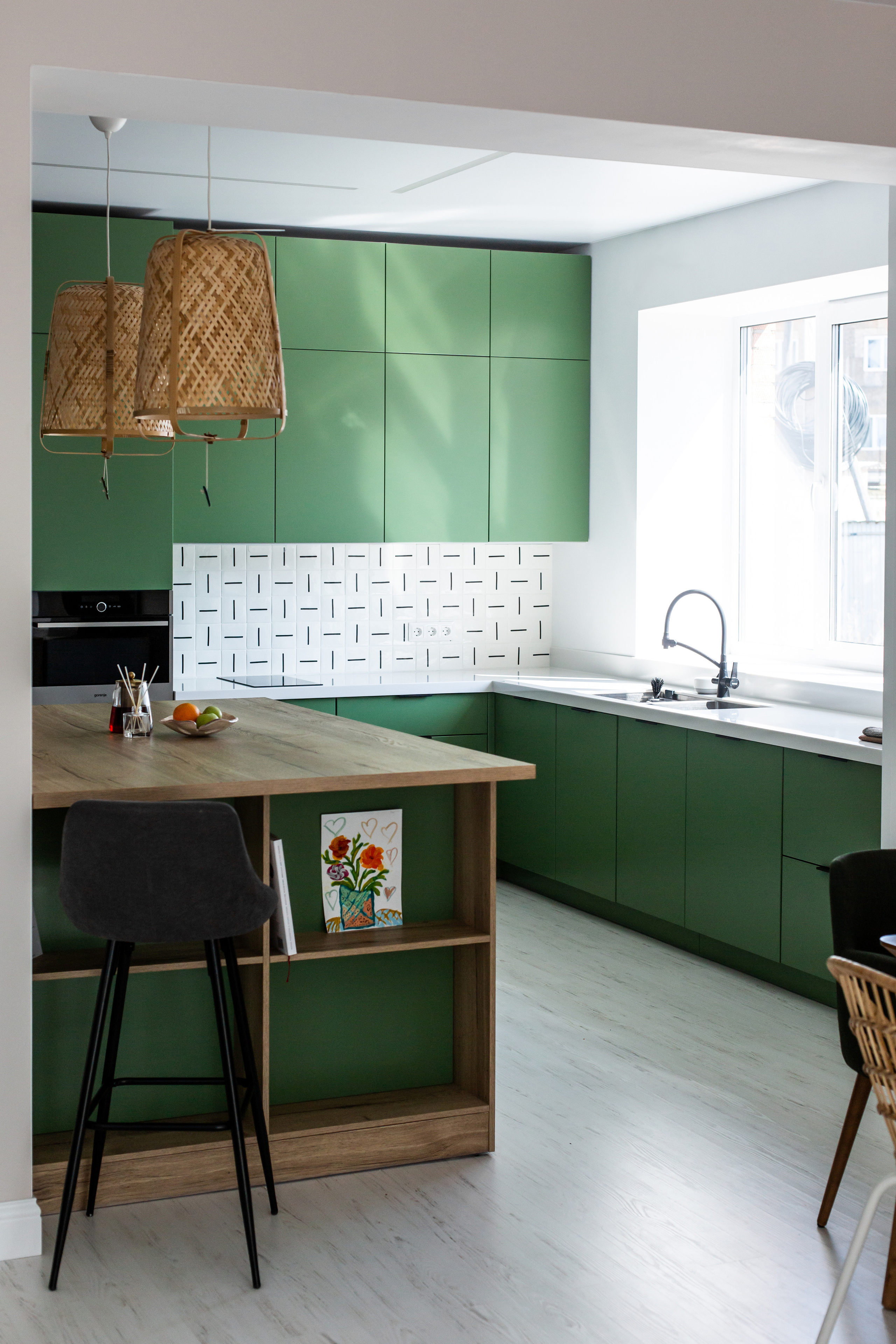 Кухня на заказ в Томске Холмы Village | Мебель Кухни Шкафы заказать. ГУДРУМ — Мебель на заказ в Томске | Кухни | Шкафы | Стулья и Столы