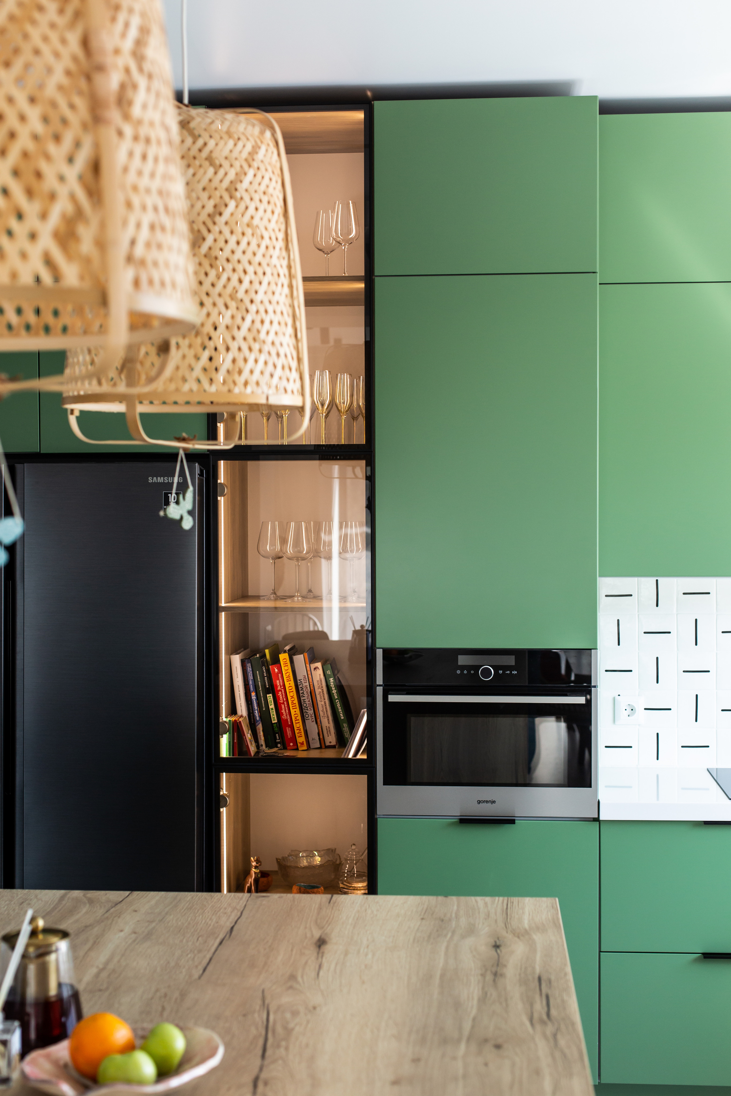 Кухня на заказ в Томске Холмы Village | Мебель Кухни Шкафы заказать. ГУДРУМ — Мебель на заказ в Томске | Кухни | Шкафы | Стулья и Столы