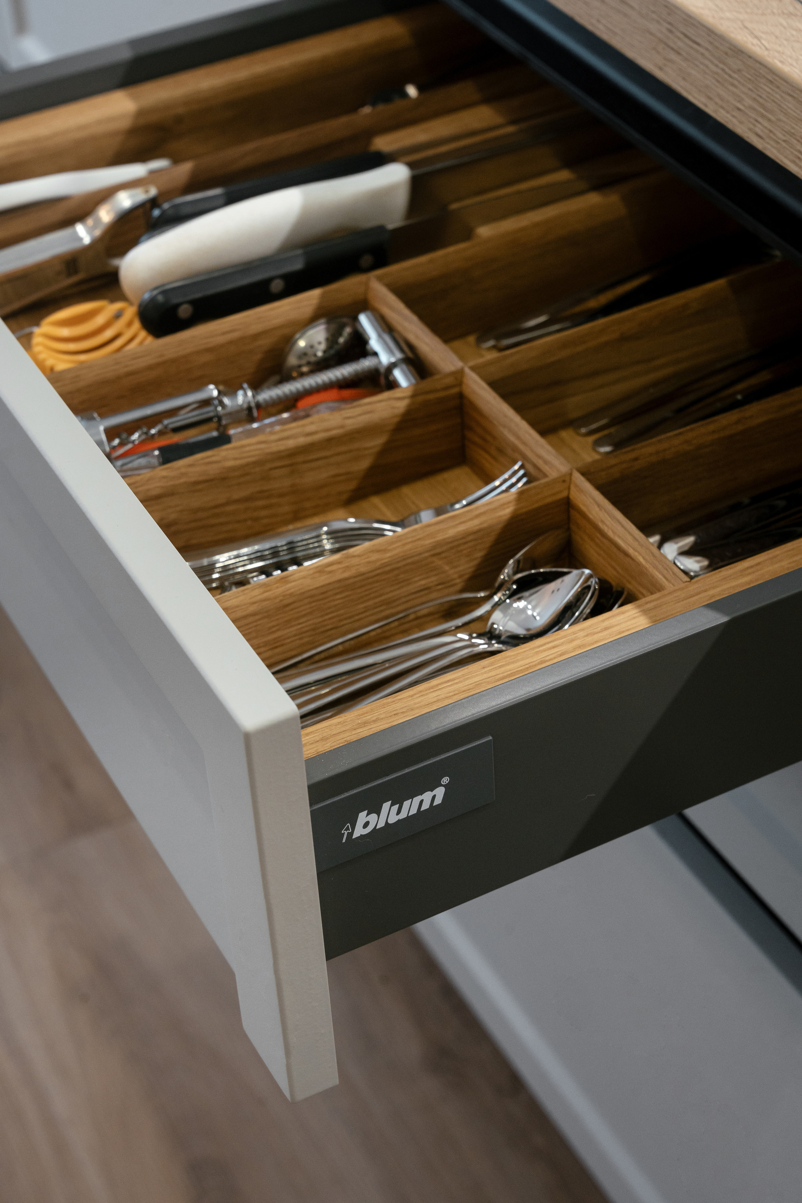 Михайловский Парк Мебель по дизайн проекту в Томске на заказ. ГУДРУМ — Мебель на заказ в Томске | Кухни | Шкафы | Стулья и Столы