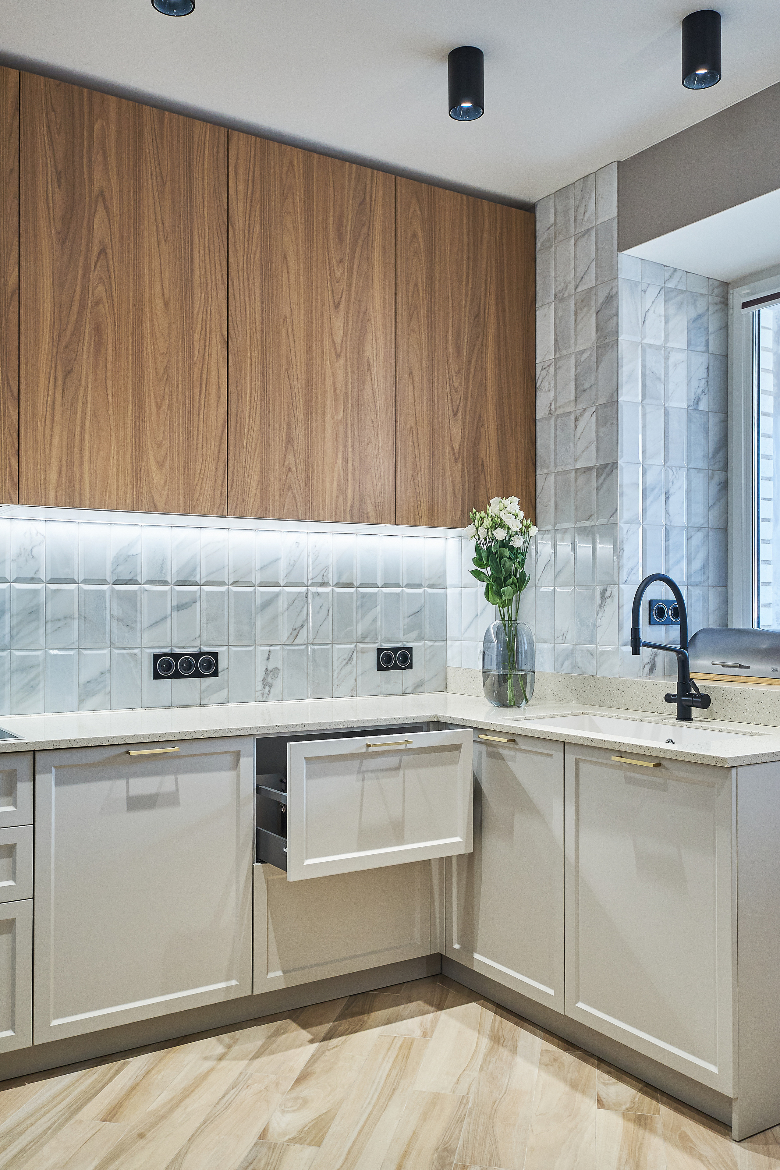 Кухня на заказ на ул.Красноармейская Томск по индивидуальному размеру. ГУДРУМ — Мебель на заказ в Томске | Кухни | Шкафы | Стулья и Столы