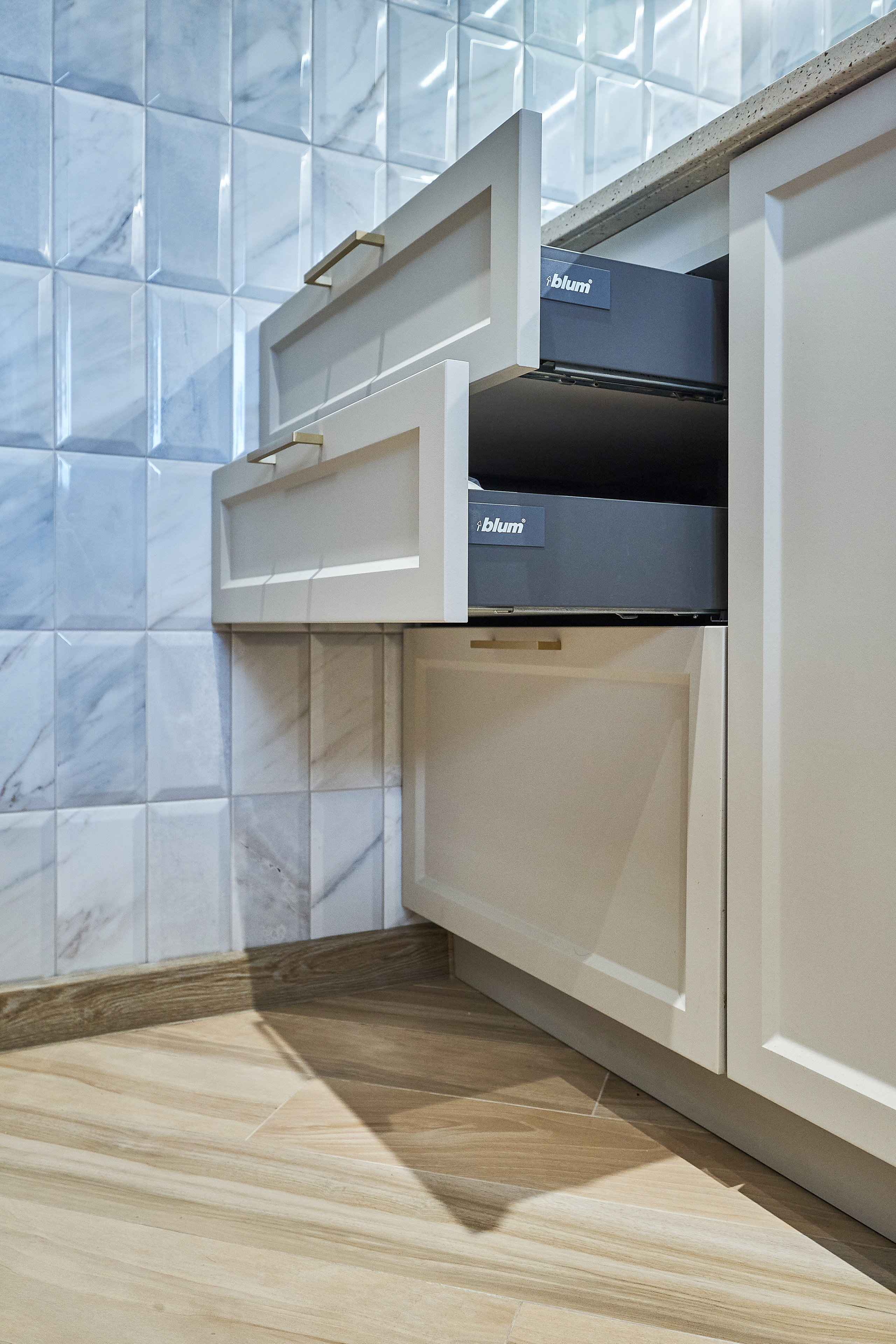 Кухня на заказ на ул.Красноармейская Томск по индивидуальному размеру. ГУДРУМ — Мебель на заказ в Томске | Кухни | Шкафы | Стулья и Столы