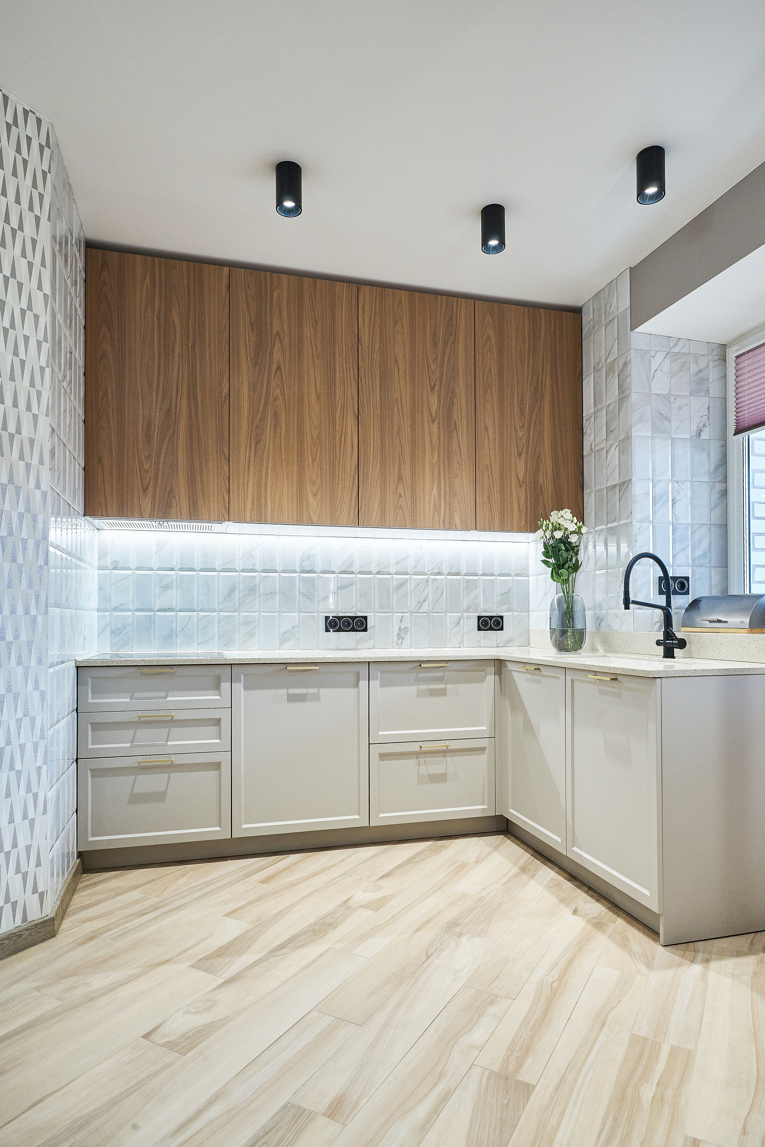 Кухня на заказ на ул.Красноармейская Томск по индивидуальному размеру. ГУДРУМ — Мебель на заказ в Томске | Кухни | Шкафы | Стулья и Столы