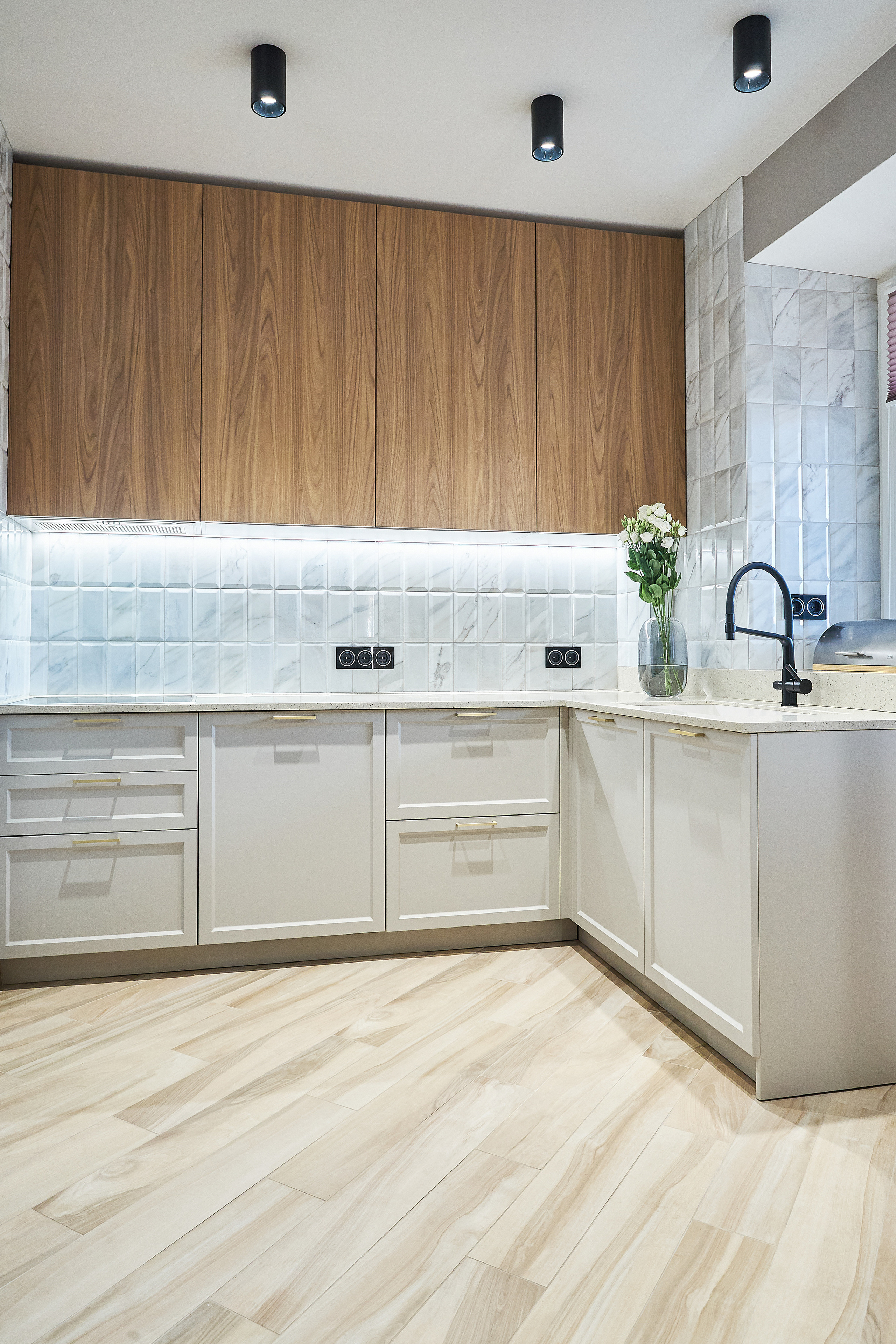 Кухня на заказ на ул.Красноармейская Томск по индивидуальному размеру. ГУДРУМ — Мебель на заказ в Томске | Кухни | Шкафы | Стулья и Столы