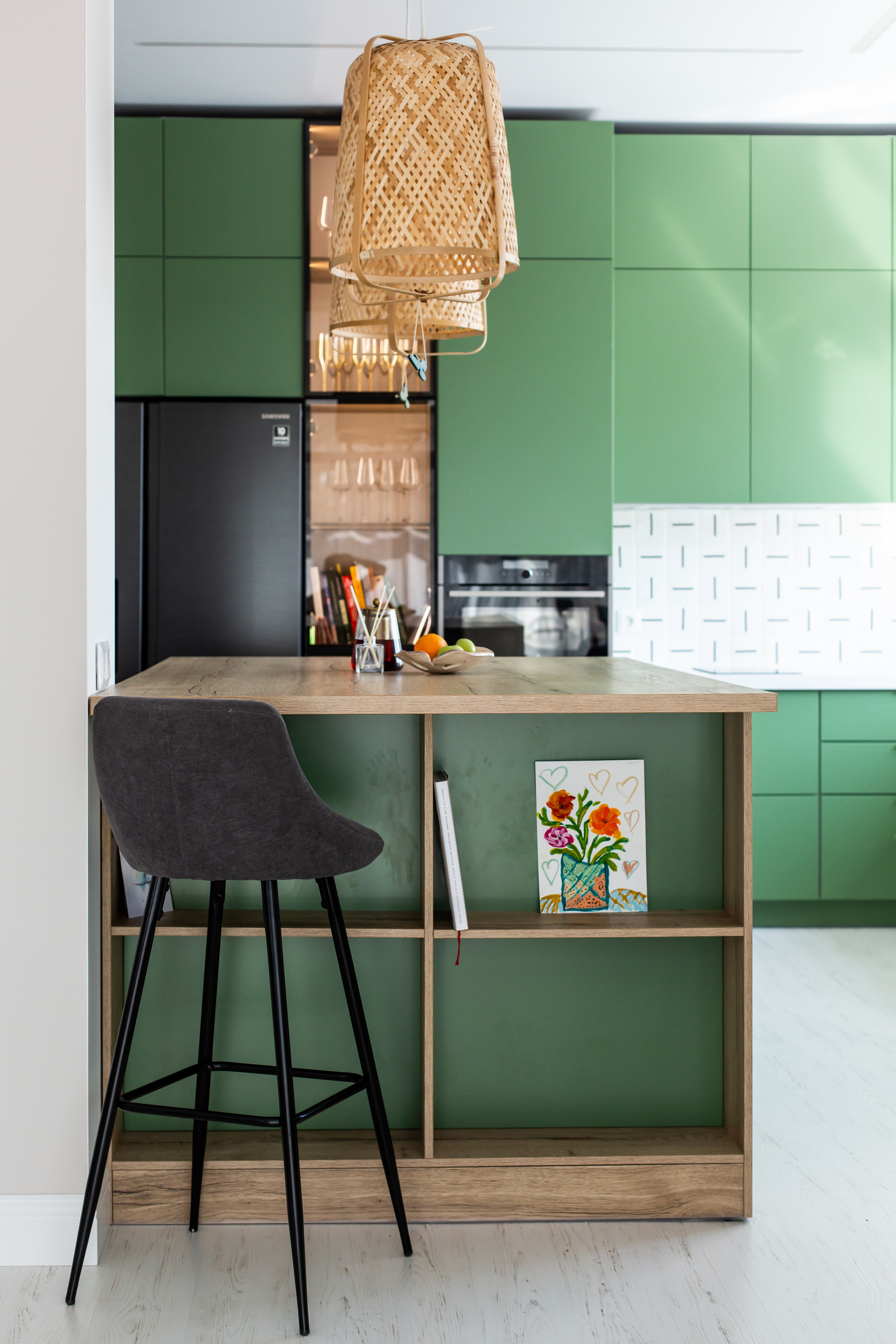 Кухня на заказ в Томске Холмы Village | Мебель Кухни Шкафы заказать. ГУДРУМ — Мебель на заказ в Томске | Кухни | Шкафы | Стулья и Столы