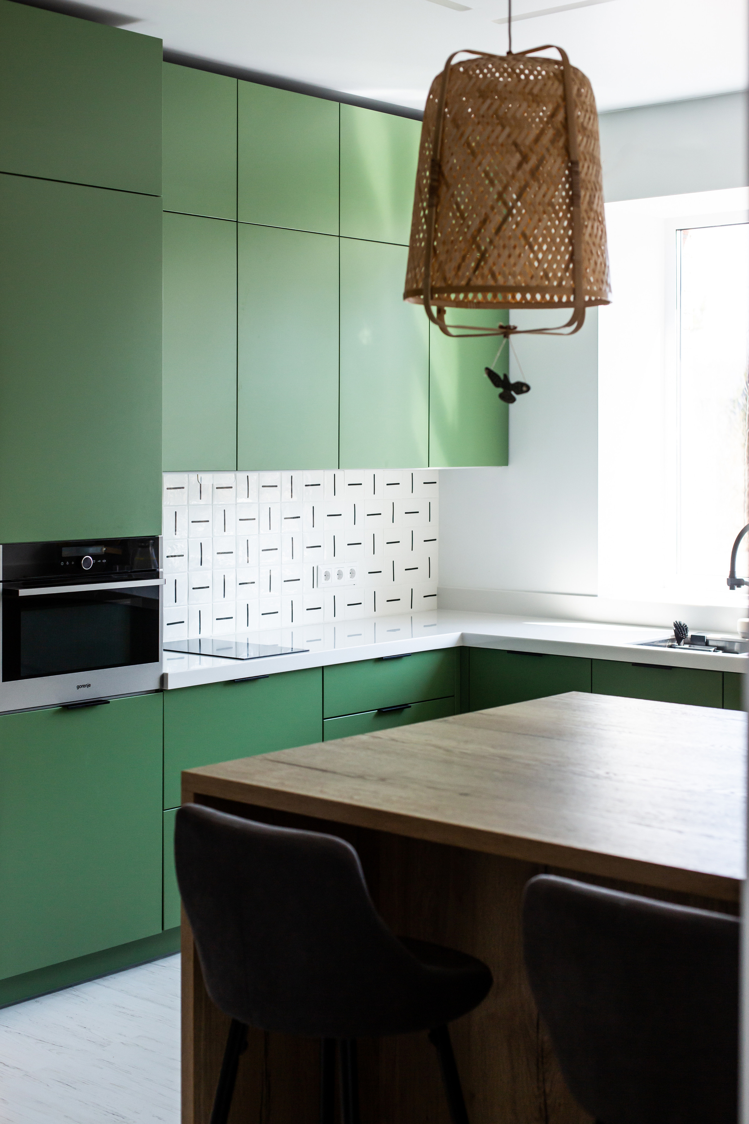 Кухня на заказ в Томске Холмы Village | Мебель Кухни Шкафы заказать. ГУДРУМ — Мебель на заказ в Томске | Кухни | Шкафы | Стулья и Столы