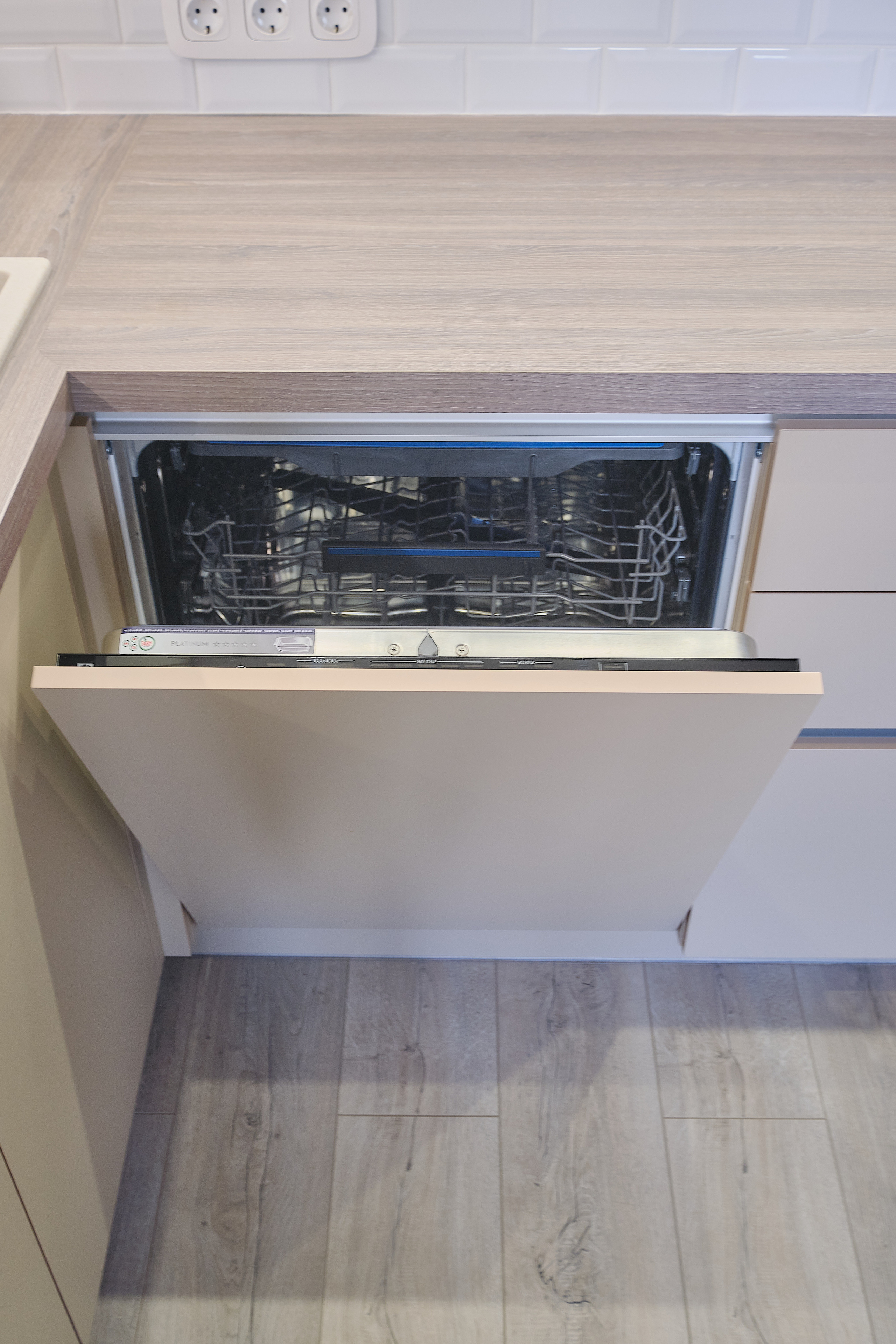 Кухня на заказ в Томске на ул.Береговая Томск| Мебель Кухни Шкафы. ГУДРУМ — Мебель на заказ в Томске | Кухни | Шкафы | Стулья и Столы