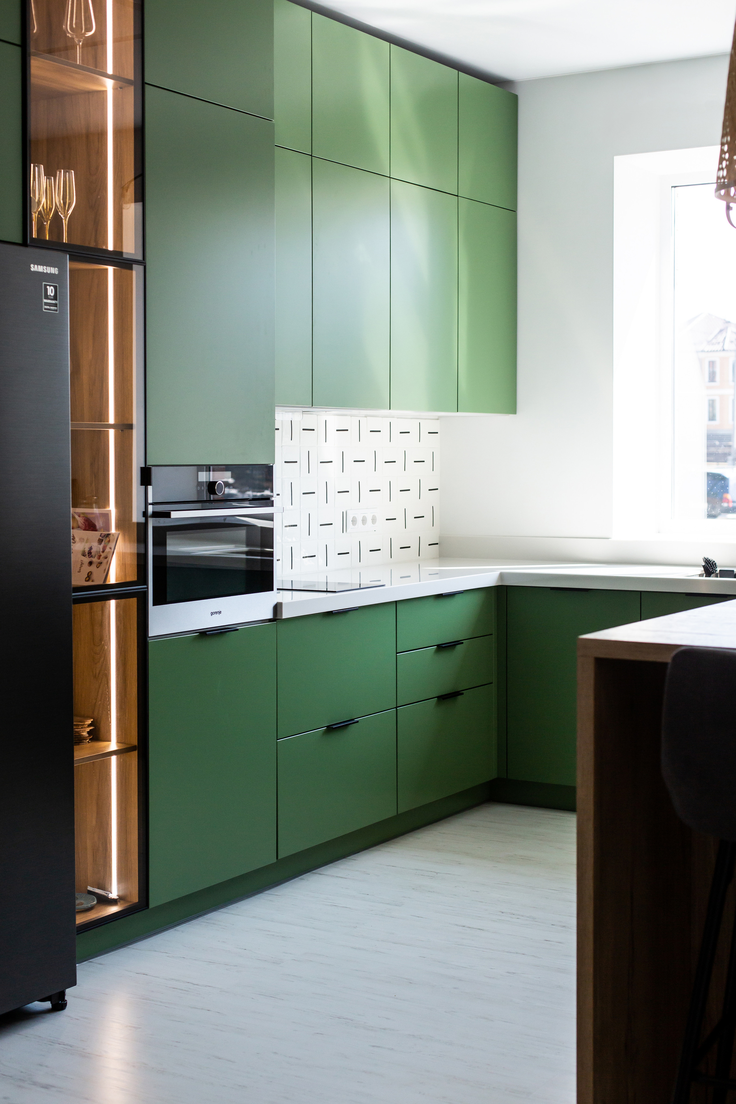 Кухня на заказ в Томске Холмы Village | Мебель Кухни Шкафы заказать. ГУДРУМ — Мебель на заказ в Томске | Кухни | Шкафы | Стулья и Столы