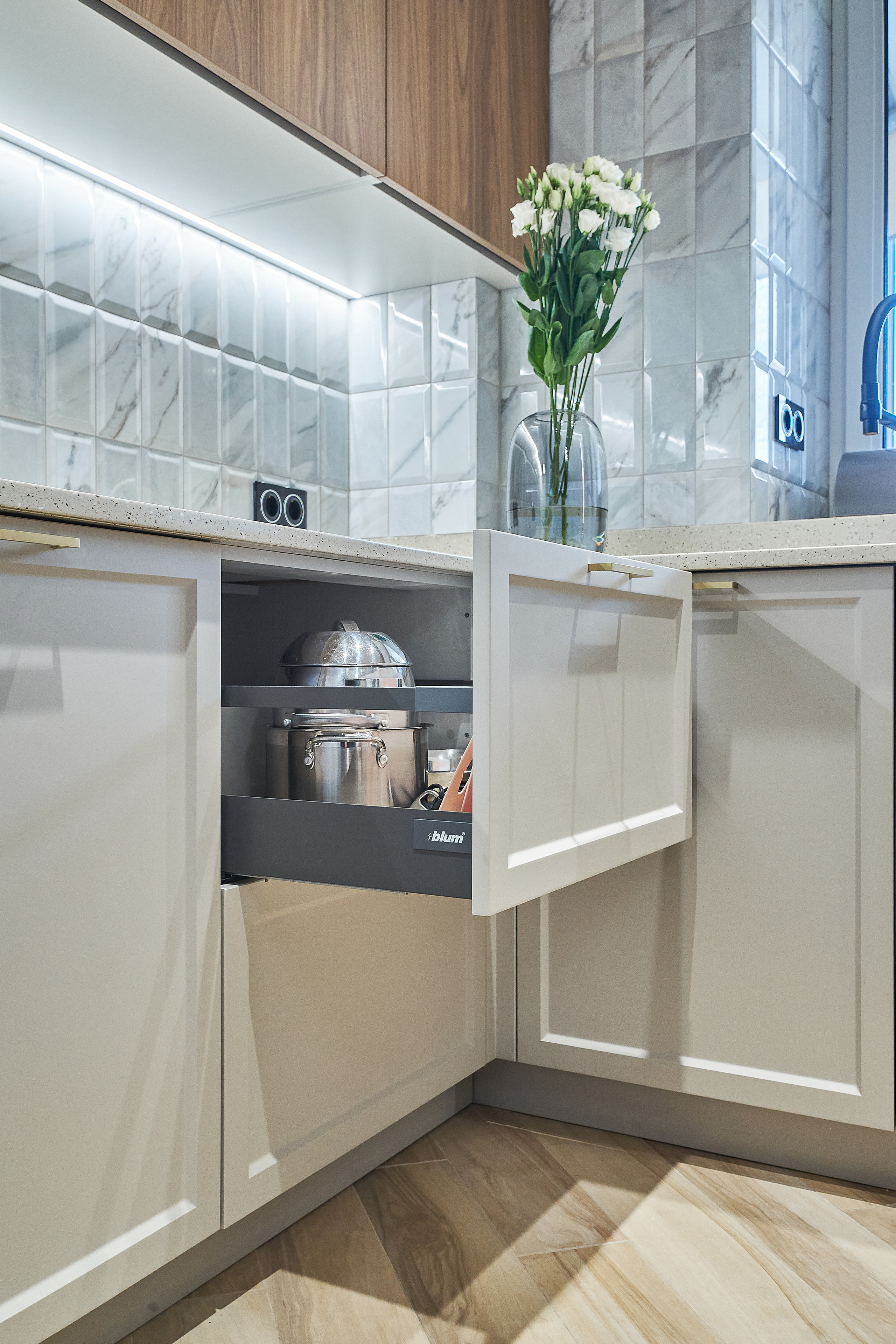 Кухня на заказ на ул.Красноармейская Томск по индивидуальному размеру. ГУДРУМ — Мебель на заказ в Томске | Кухни | Шкафы | Стулья и Столы