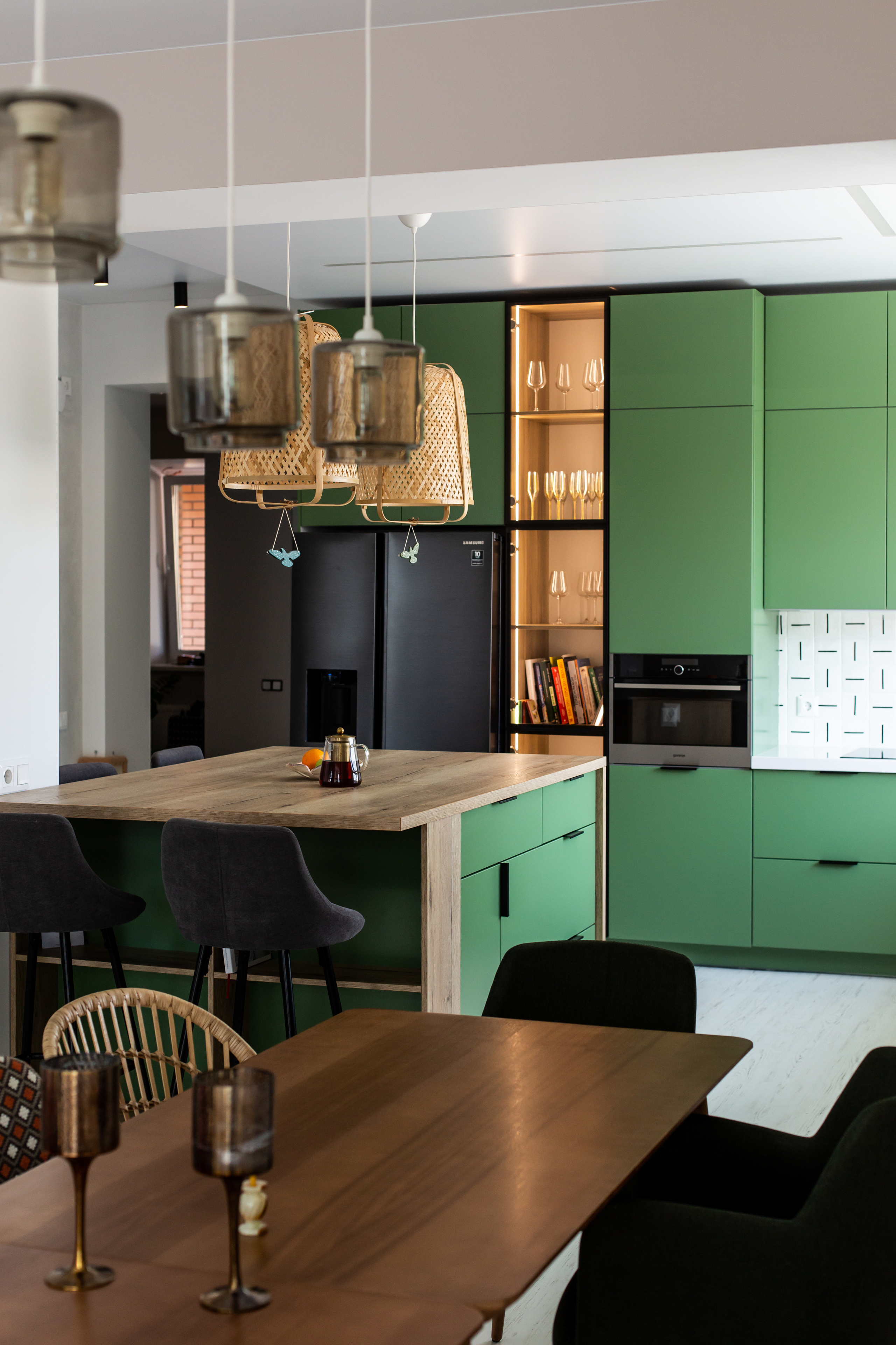 Кухня на заказ в Томске Холмы Village | Мебель Кухни Шкафы заказать. ГУДРУМ — Мебель на заказ в Томске | Кухни | Шкафы | Стулья и Столы