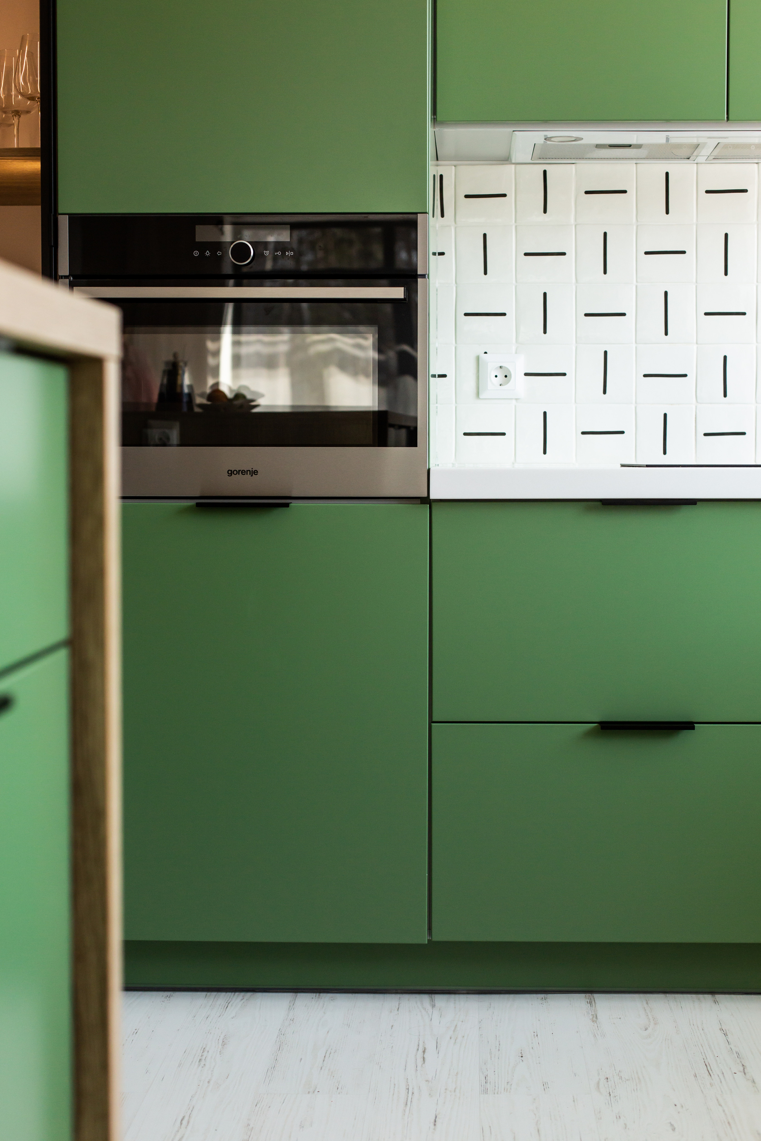 Кухня на заказ в Томске Холмы Village | Мебель Кухни Шкафы заказать. ГУДРУМ — Мебель на заказ в Томске | Кухни | Шкафы | Стулья и Столы