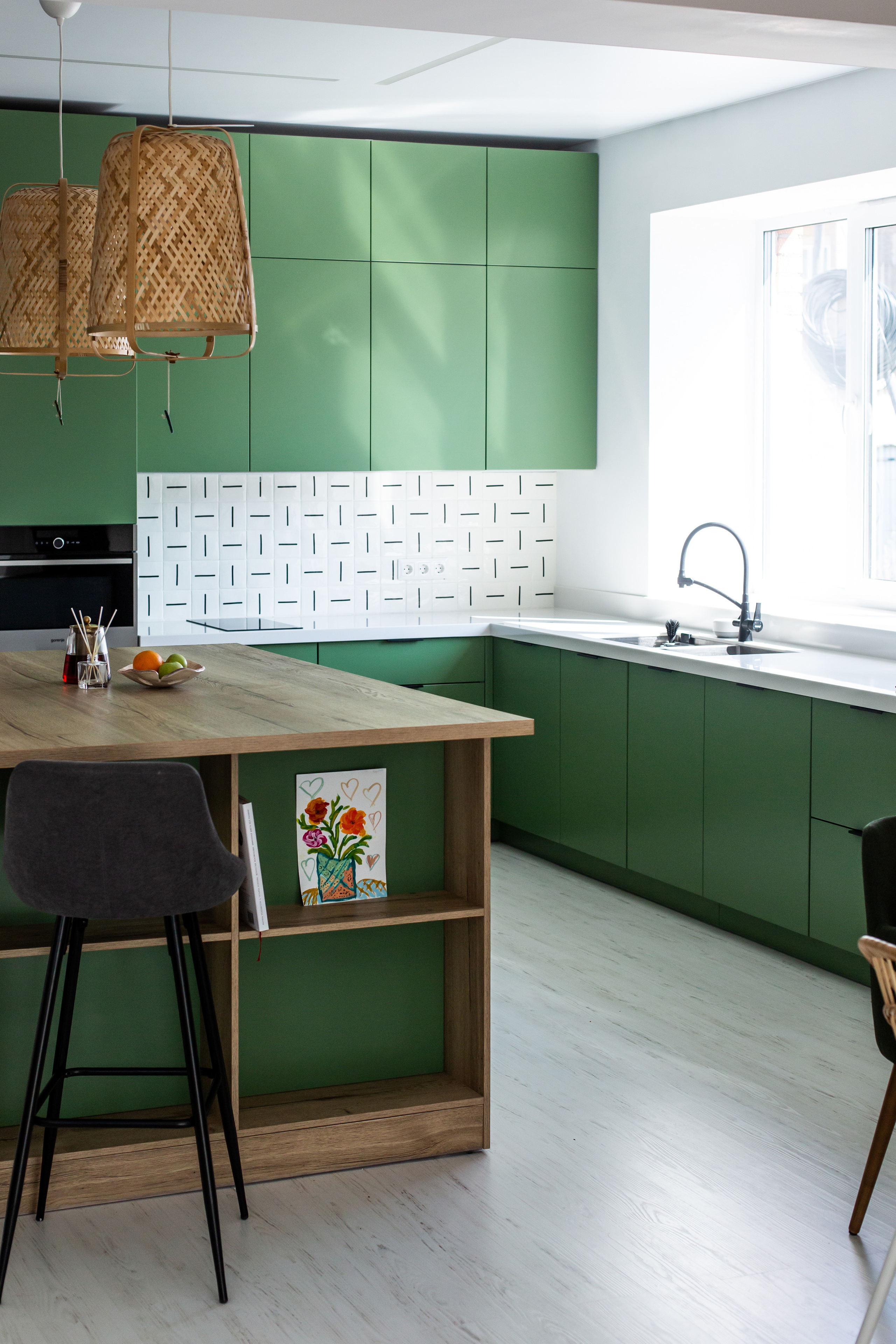 Кухня на заказ в Томске Холмы Village | Мебель Кухни Шкафы заказать. ГУДРУМ — Мебель на заказ в Томске | Кухни | Шкафы | Стулья и Столы