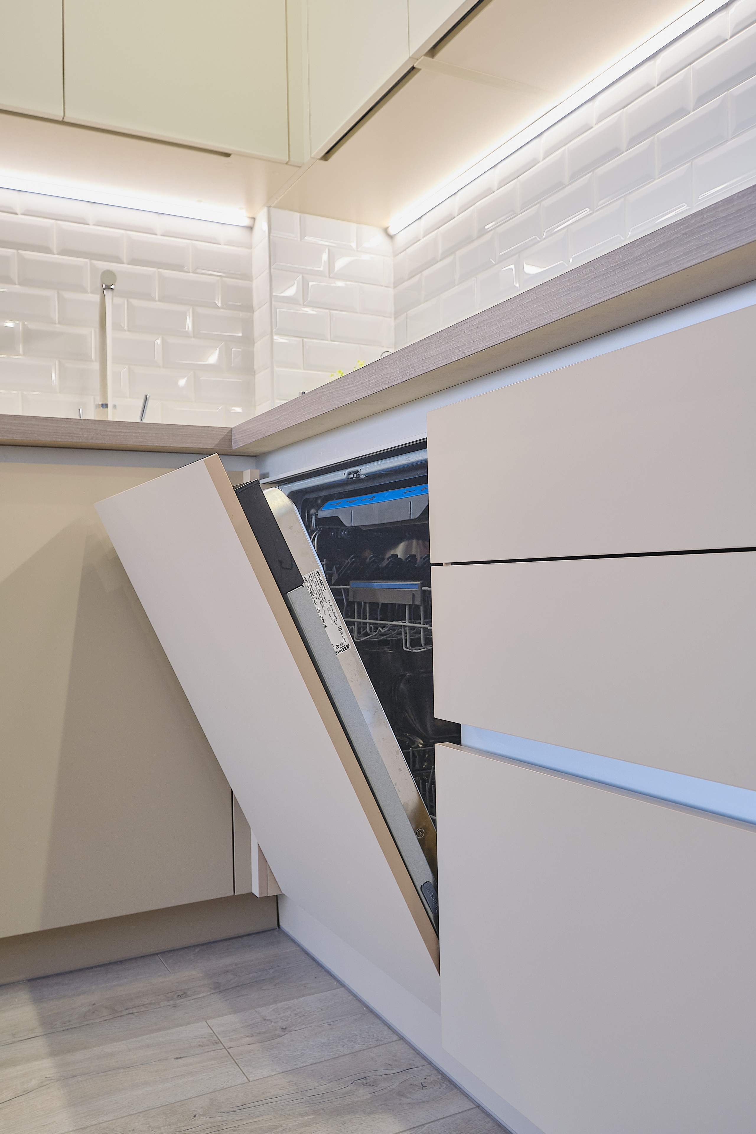 Кухня на заказ в Томске на ул.Береговая Томск| Мебель Кухни Шкафы. ГУДРУМ — Мебель на заказ в Томске | Кухни | Шкафы | Стулья и Столы