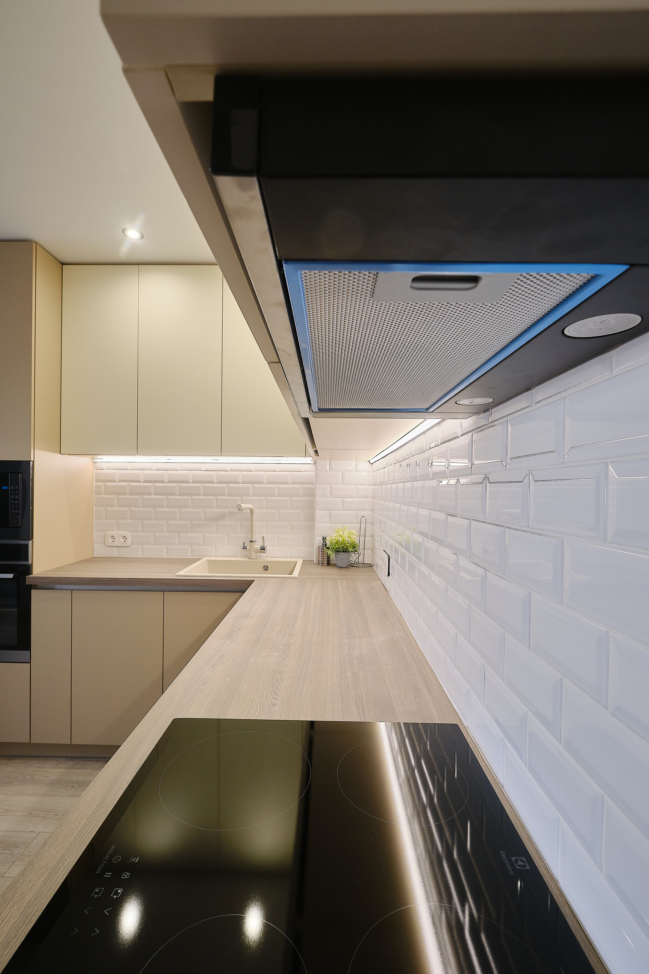 Кухня на заказ в Томске на ул.Береговая Томск| Мебель Кухни Шкафы. ГУДРУМ — Мебель на заказ в Томске | Кухни | Шкафы | Стулья и Столы