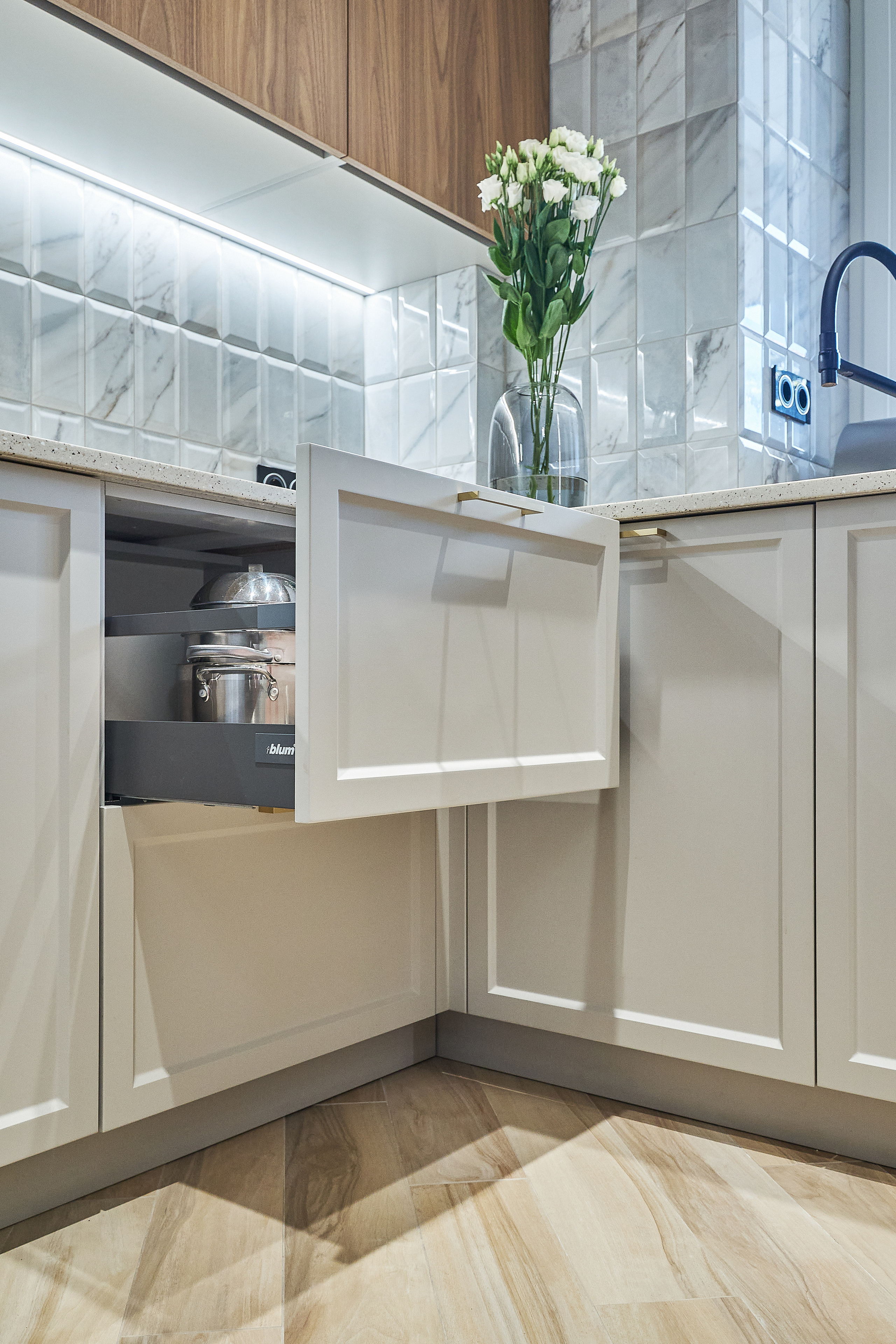 Кухня на заказ на ул.Красноармейская Томск по индивидуальному размеру. ГУДРУМ — Мебель на заказ в Томске | Кухни | Шкафы | Стулья и Столы