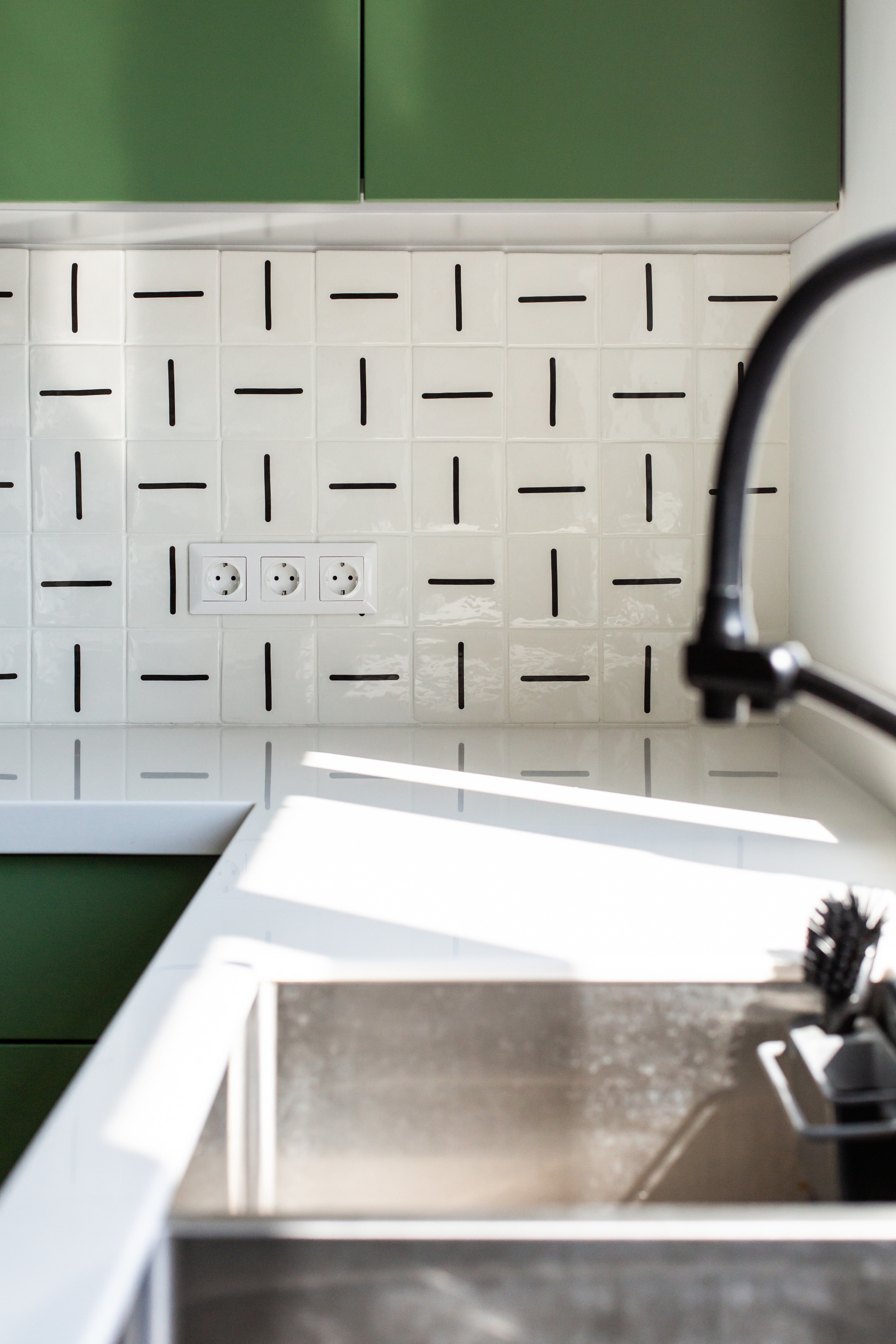 Кухня на заказ в Томске Холмы Village | Мебель Кухни Шкафы заказать. ГУДРУМ — Мебель на заказ в Томске | Кухни | Шкафы | Стулья и Столы